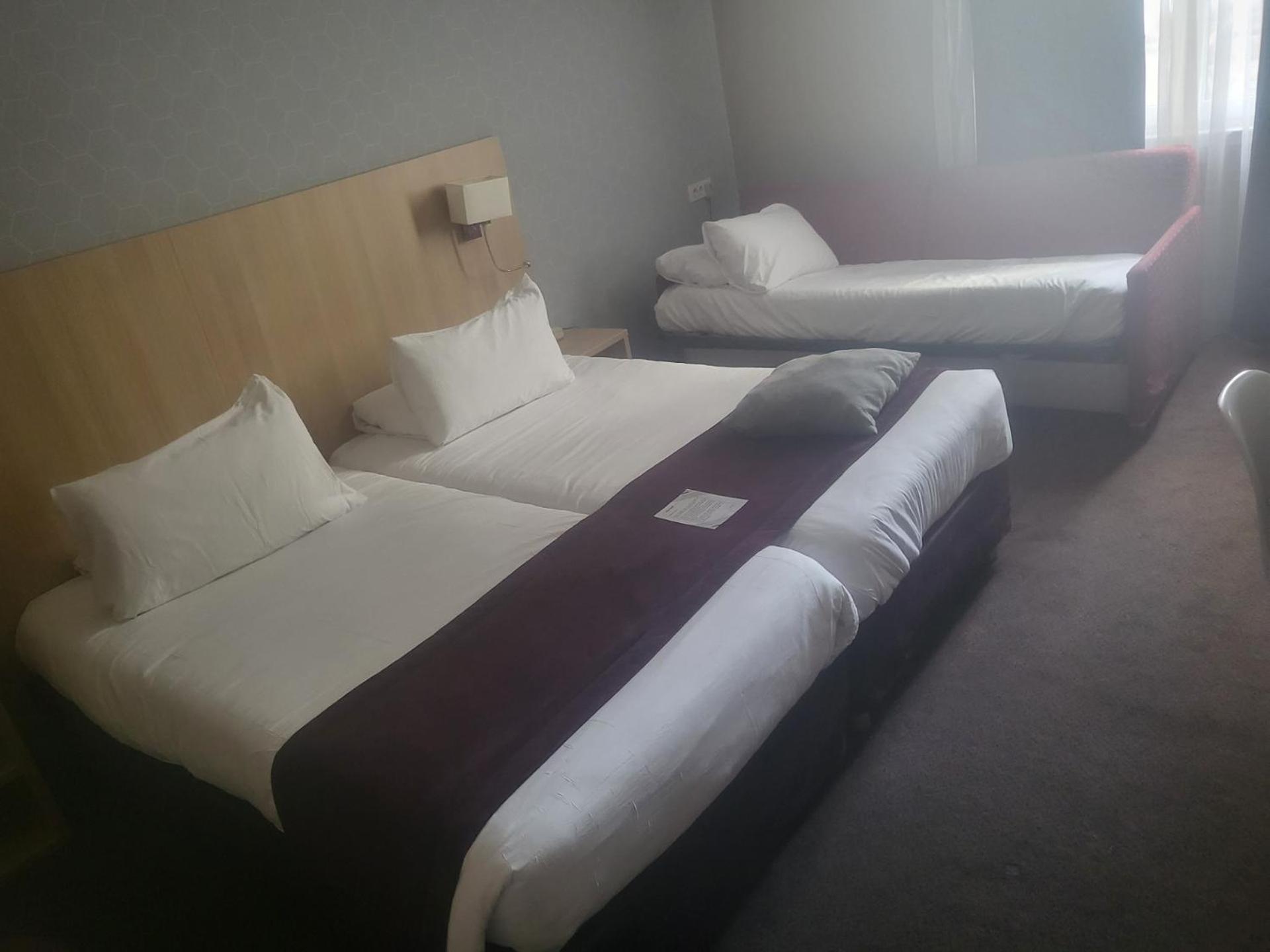 Double Room with 1 Junior Bed (Up To 10 Years) - Photo 2
