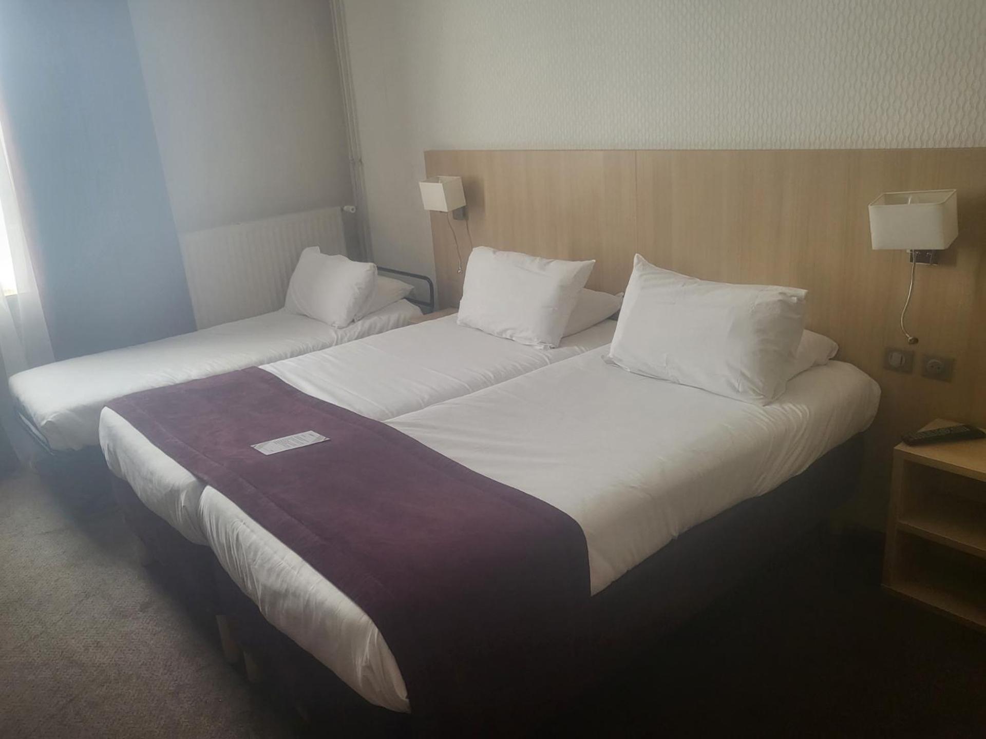 Double Room with 1 Junior Bed (Up To 10 Years) - Photo 4