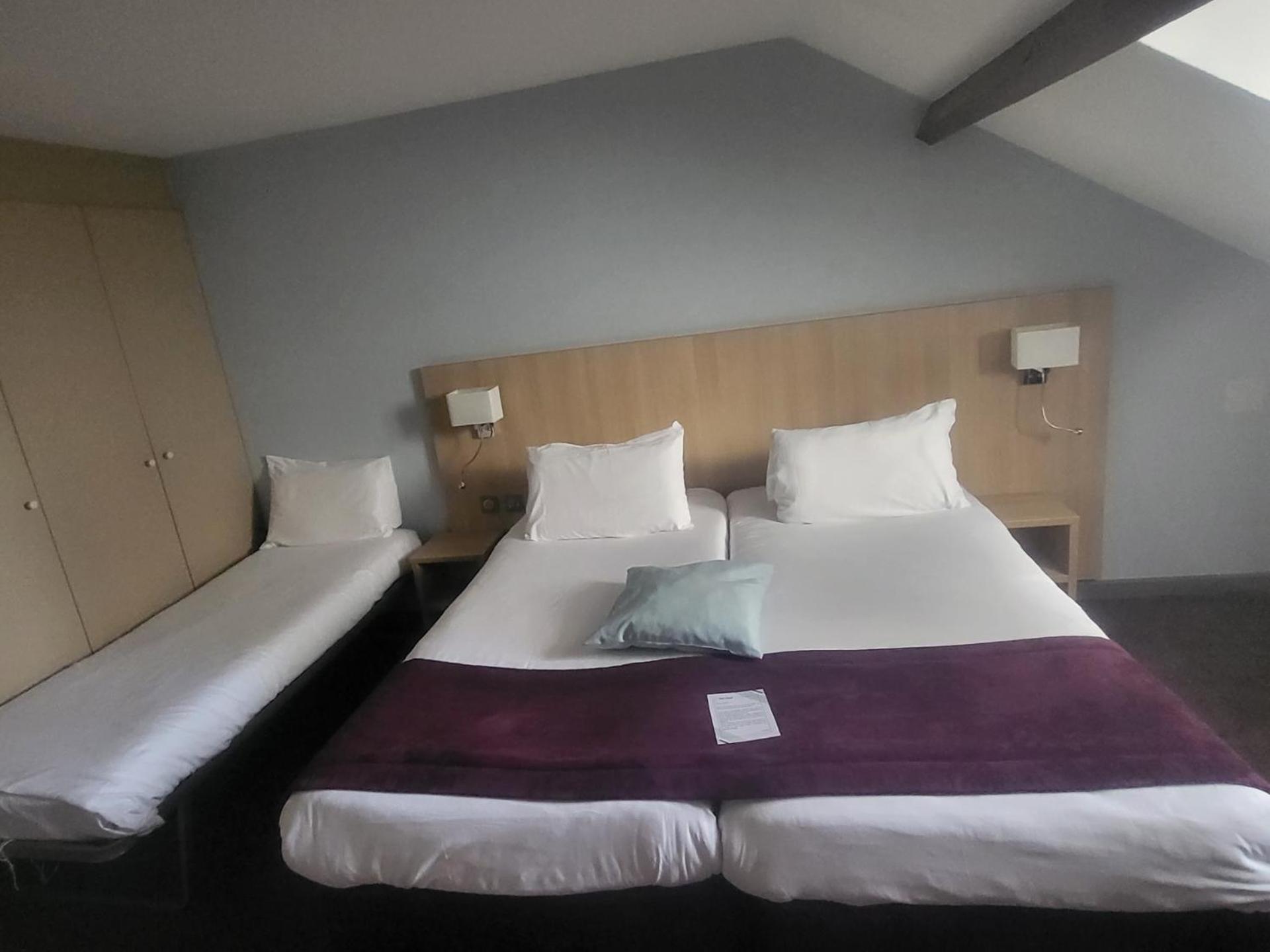 Double Room with 1 Junior Bed (Up To 10 Years) - Photo 1