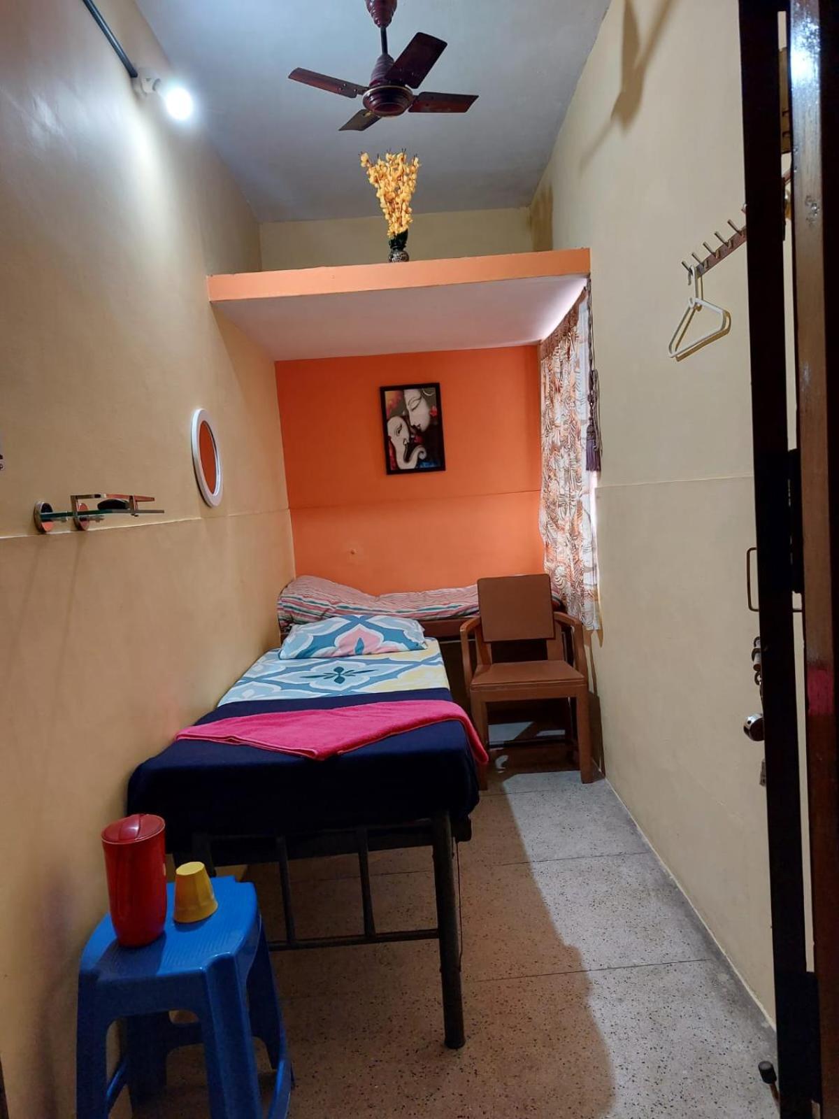 Male Dormitory Room photo 2
