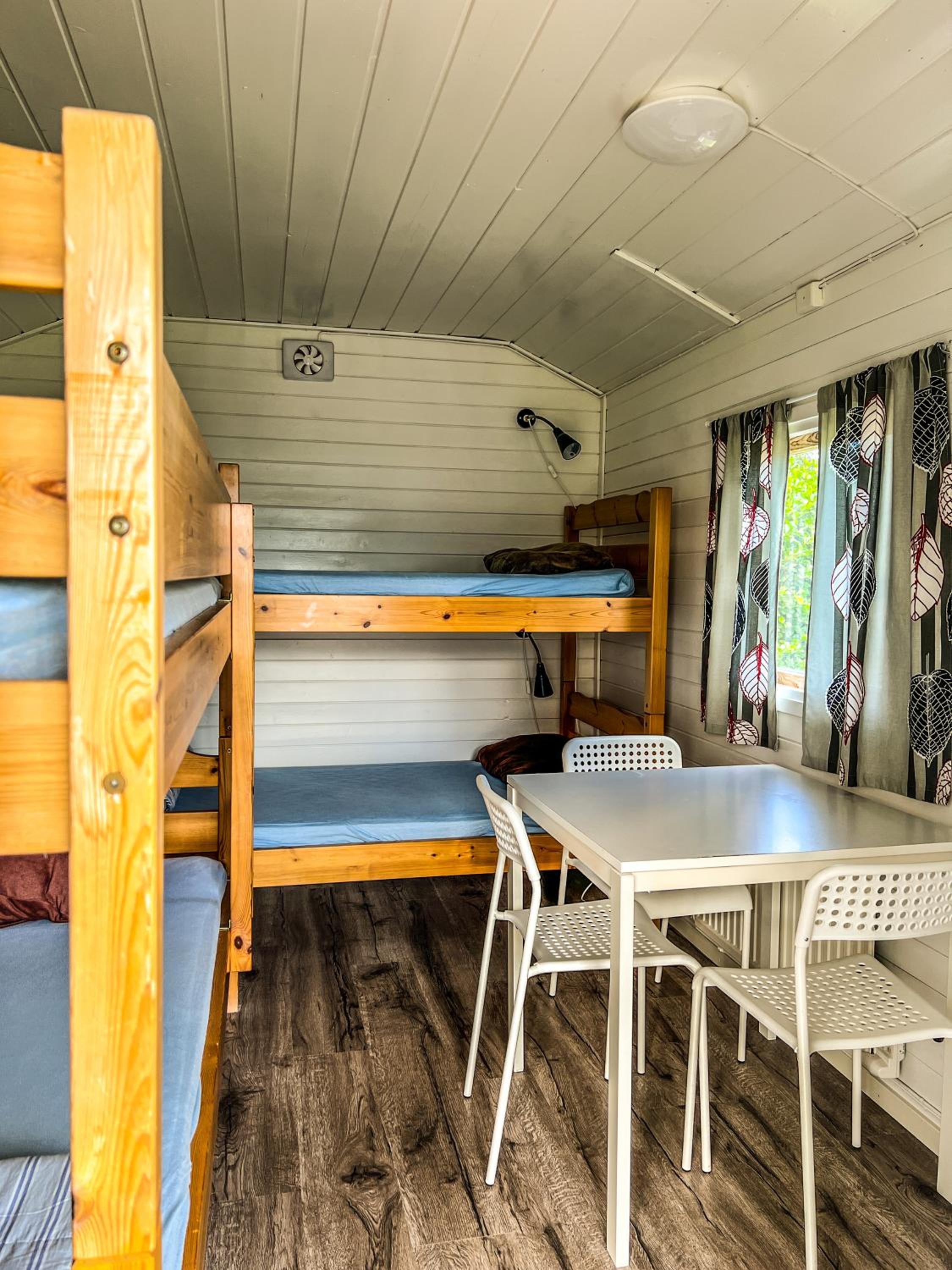 Camping cottage (shared bathroom) photo 1