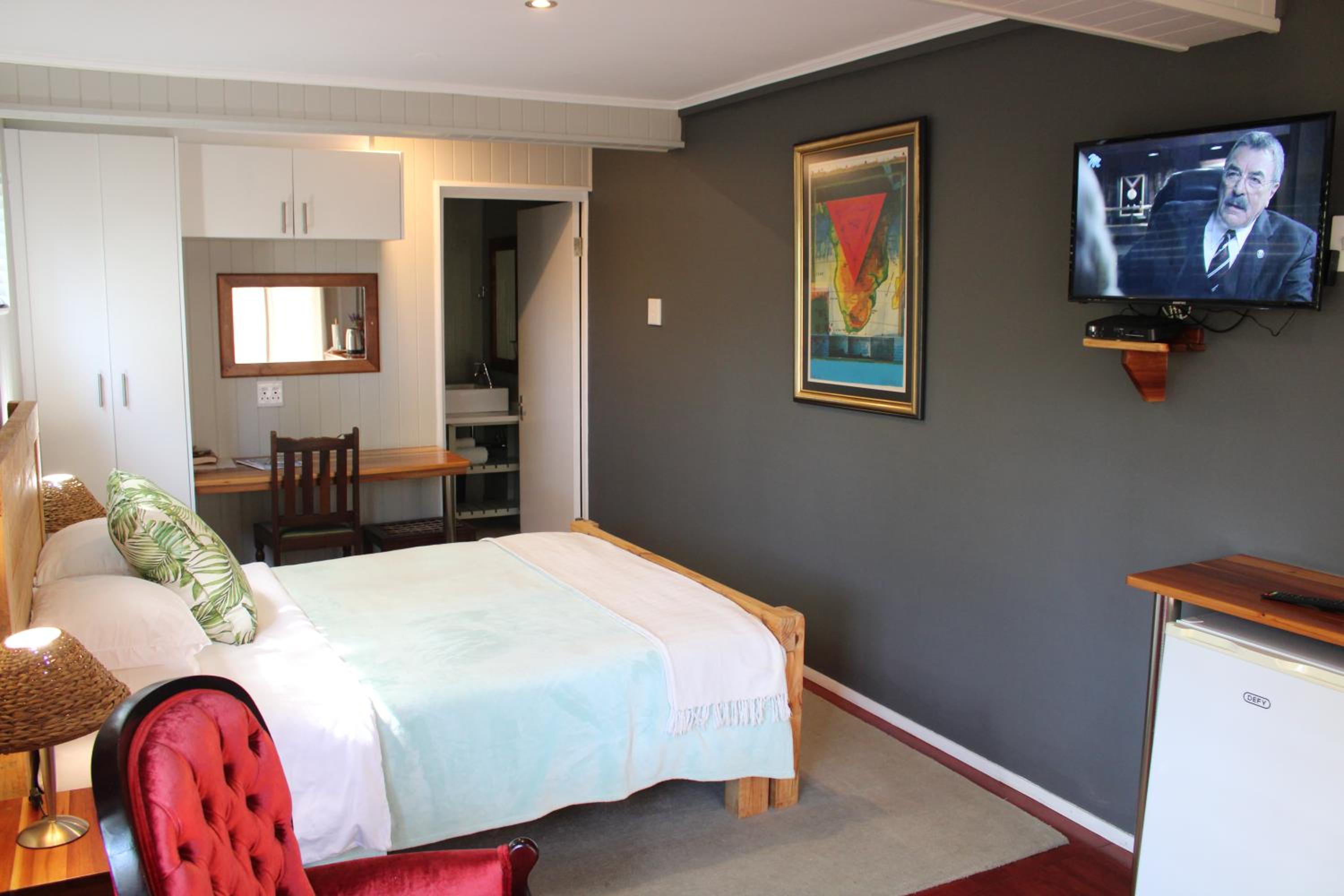 Deluxe Queen Room - Photo 4