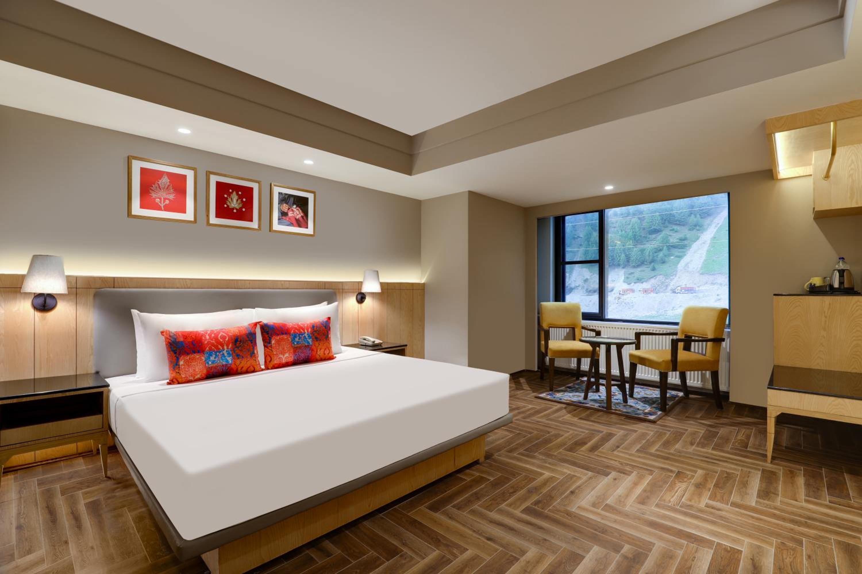 Deluxe Suite