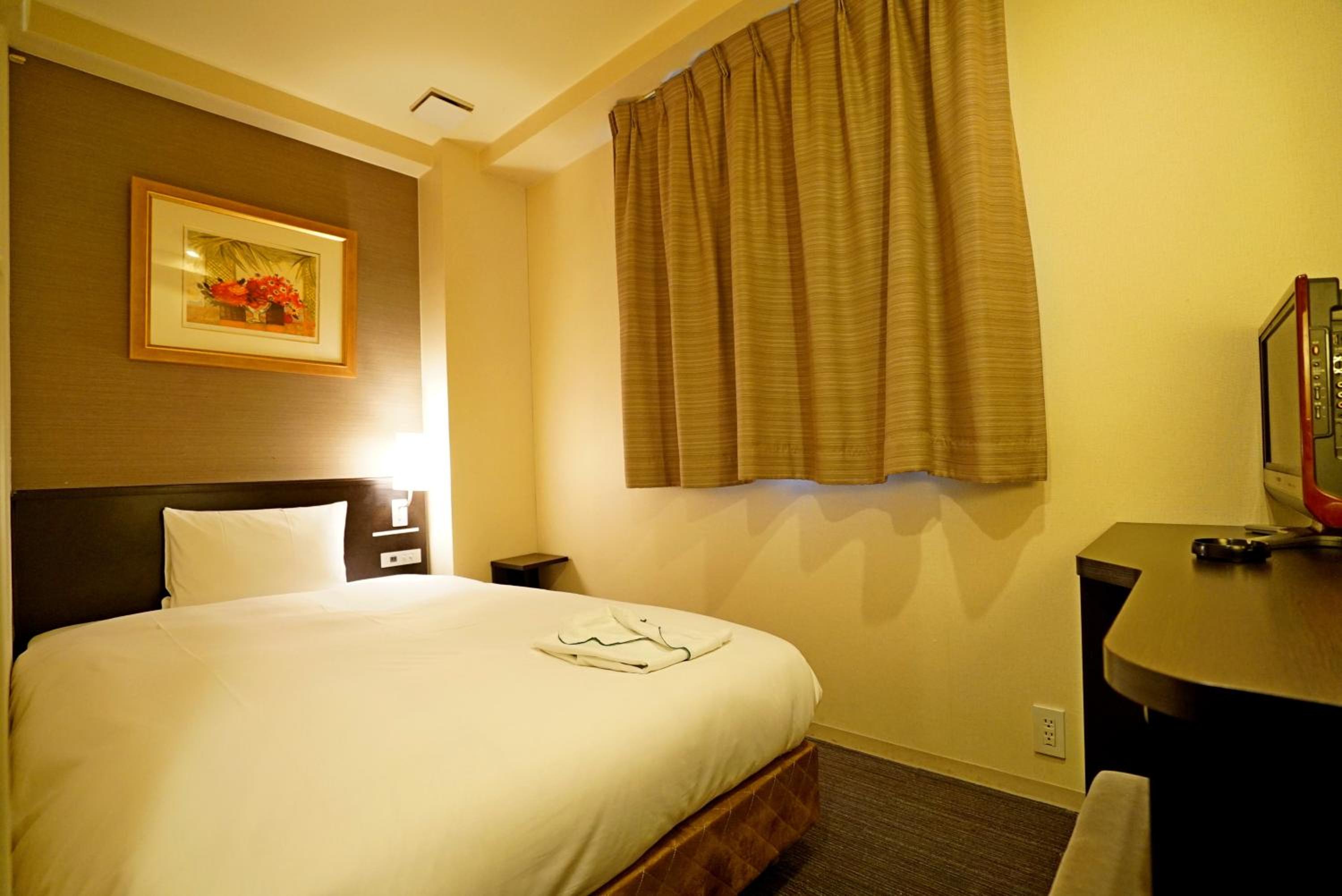 Single Room - Smoking - Eco Plan(No Daily Cleaning)