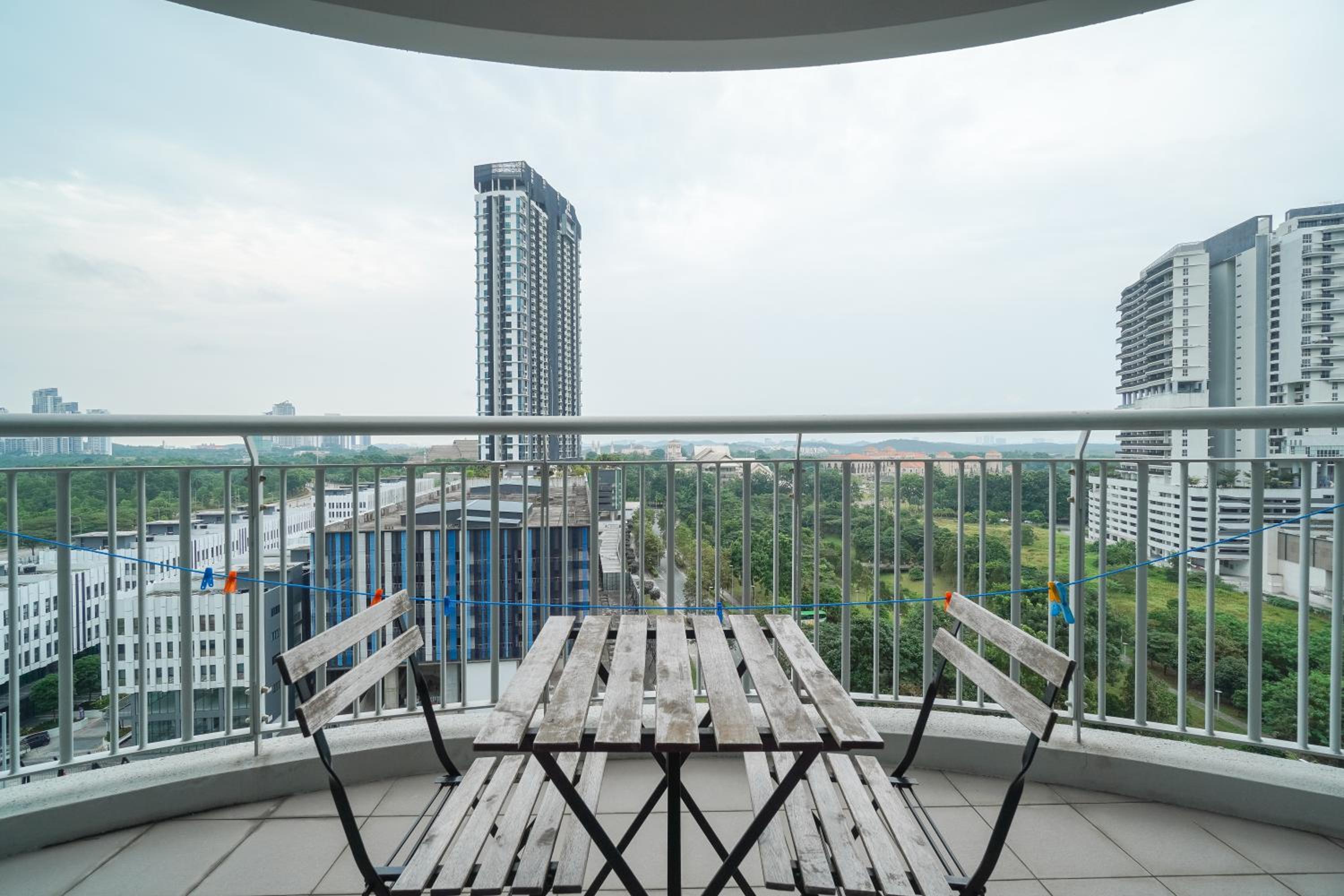 Three-Bedroom Apartment with Balcony photo 2