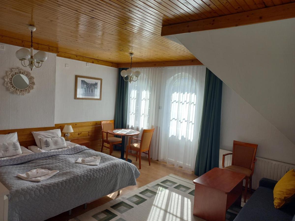 Large Double Room photo 2