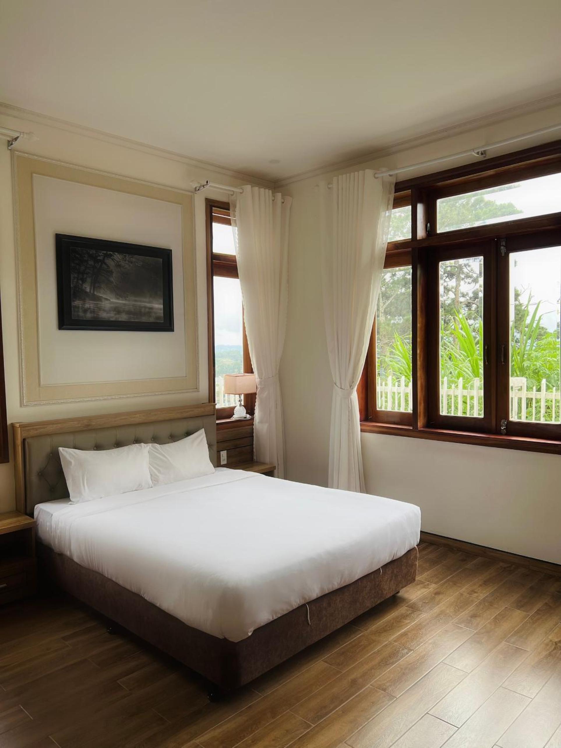 Standard Double Room - Photo 17