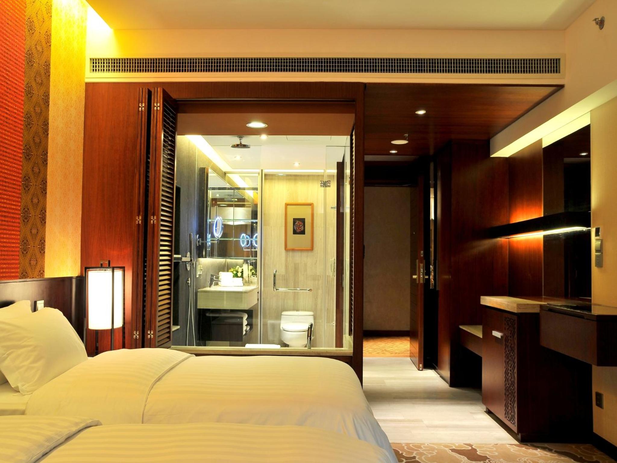 Executive Room - Photo 9