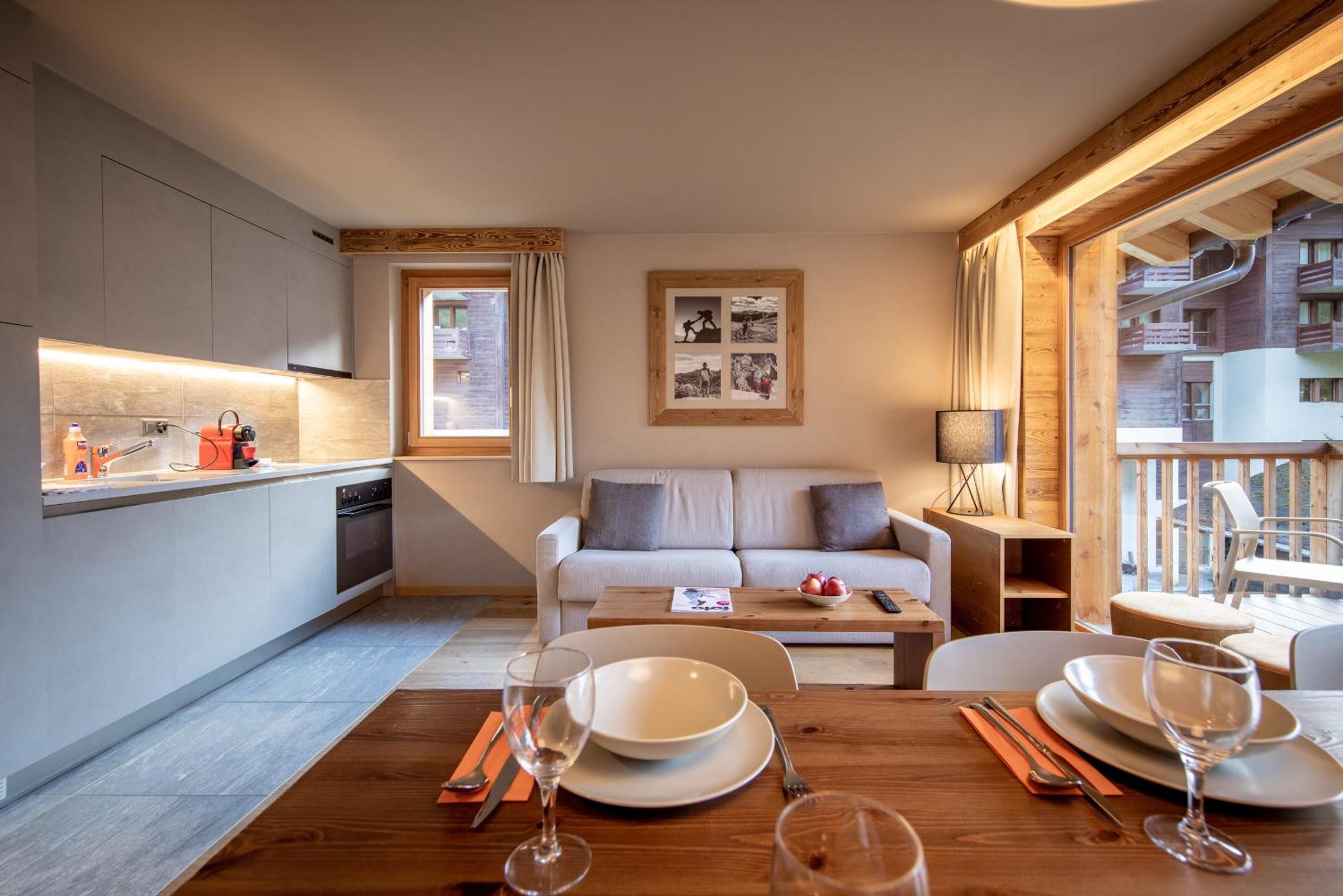 Two-Bedroom Apartment with Terrace or Balcony (6 People) - South View photo 3