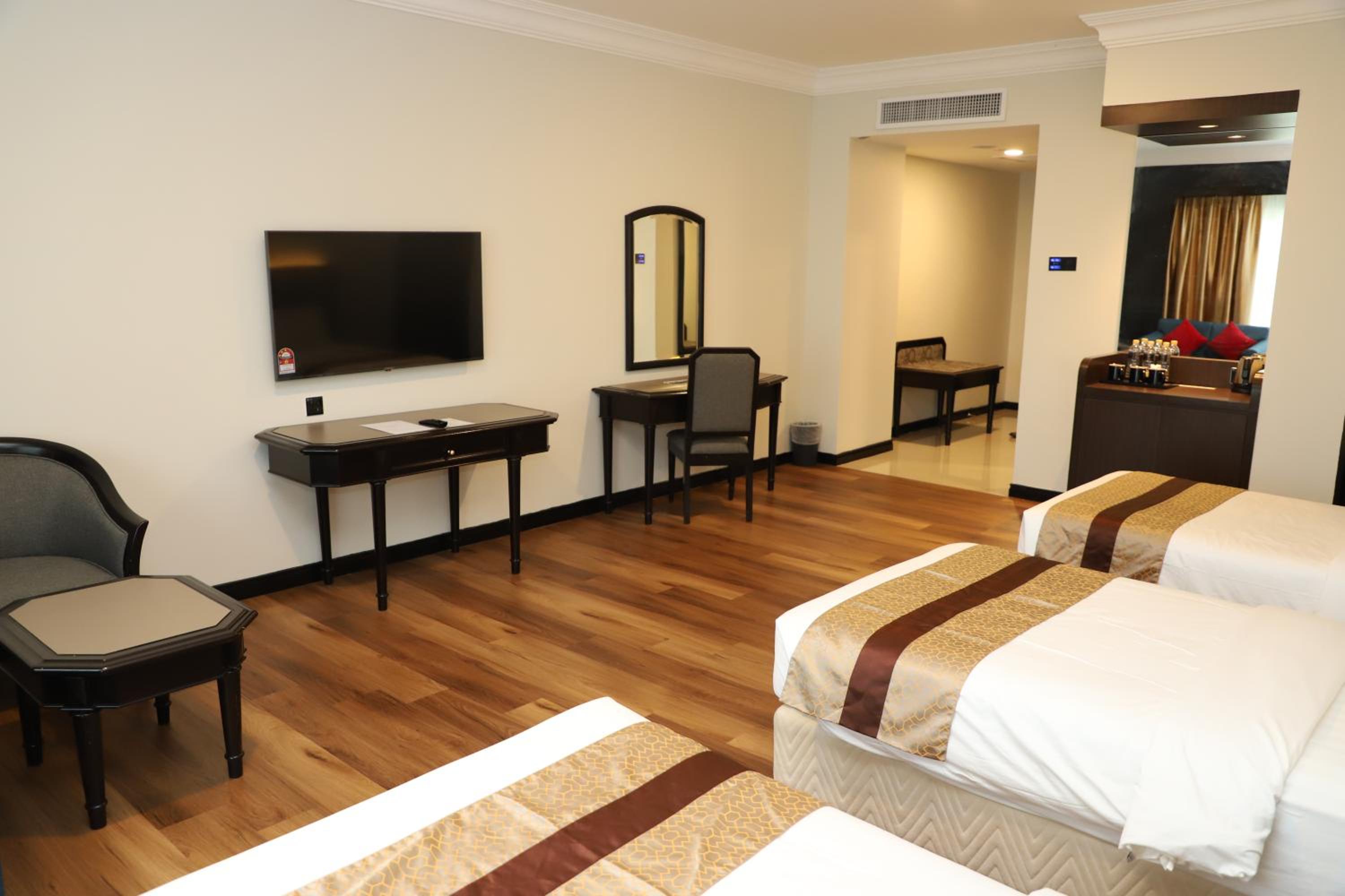 Deluxe Triple Room - Photo 5