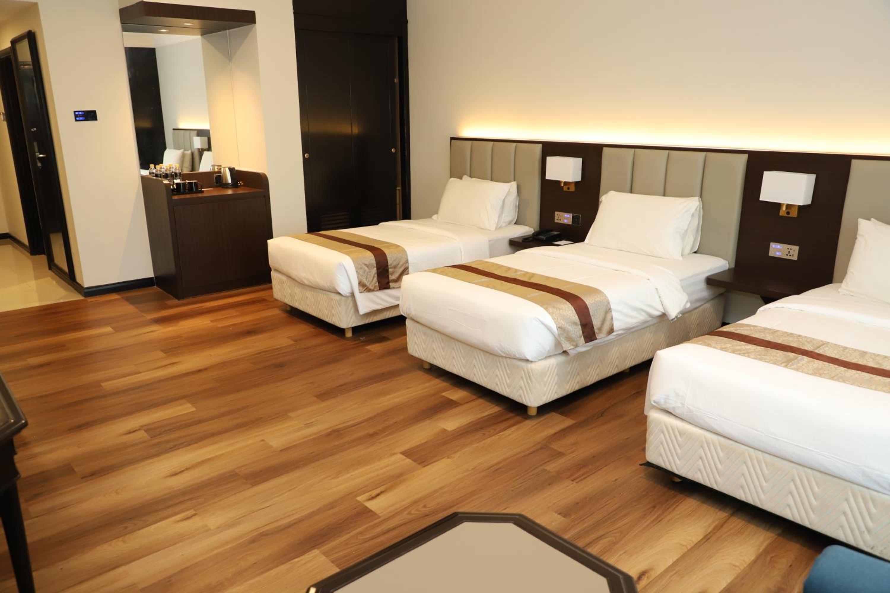 Deluxe Triple Room - Photo 4