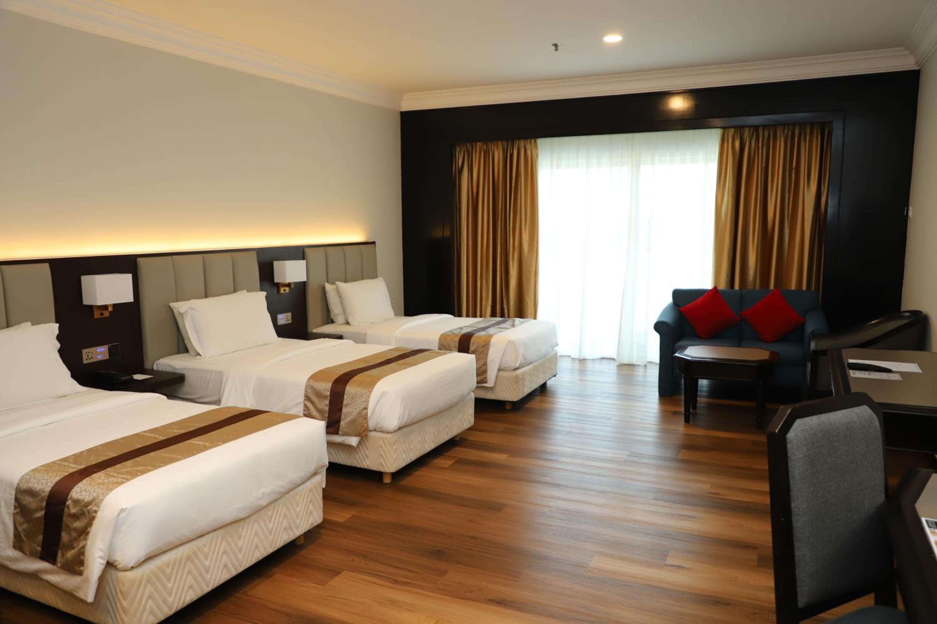 Deluxe Triple Room - Photo 7