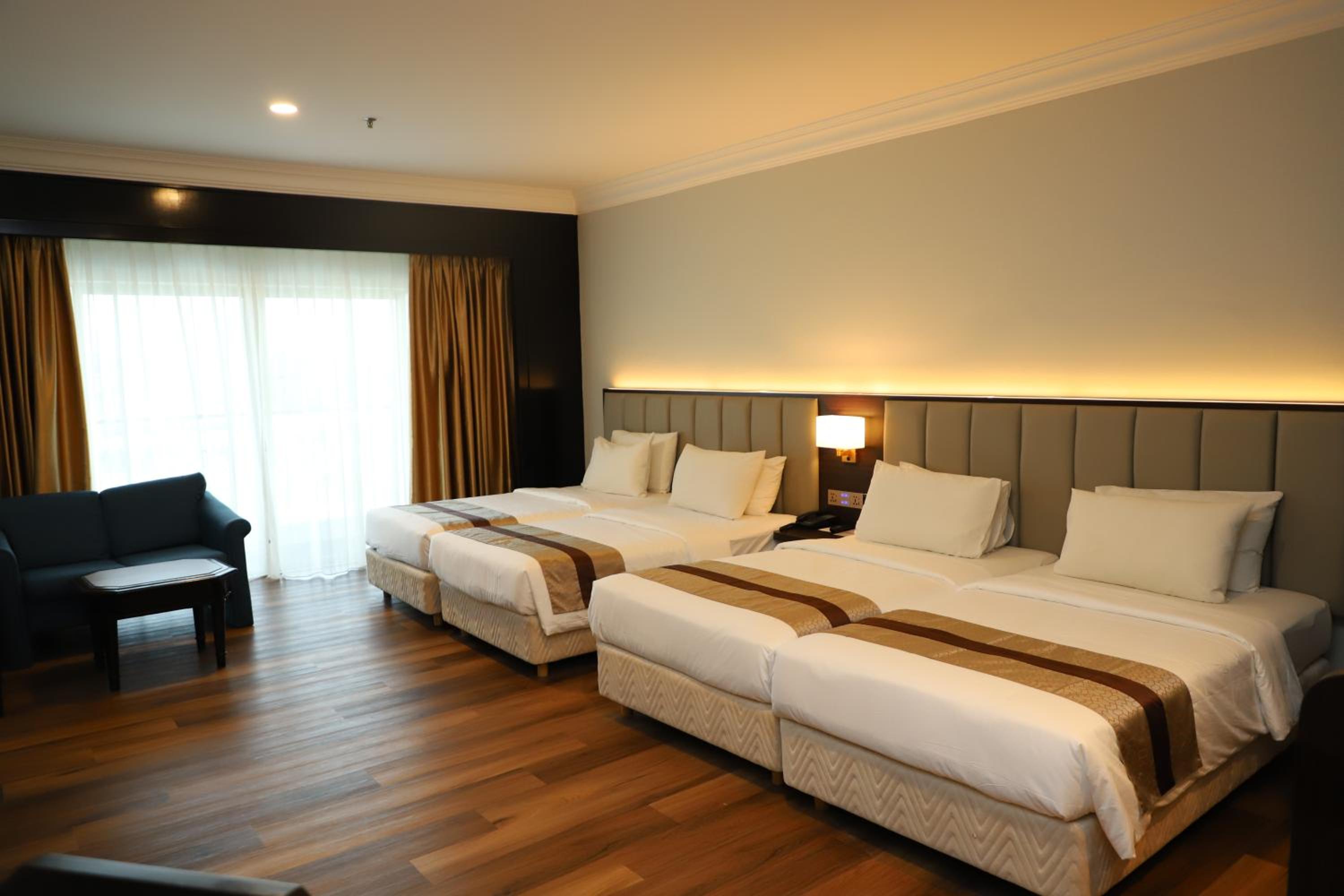 Deluxe Quadruple Room - Photo 5
