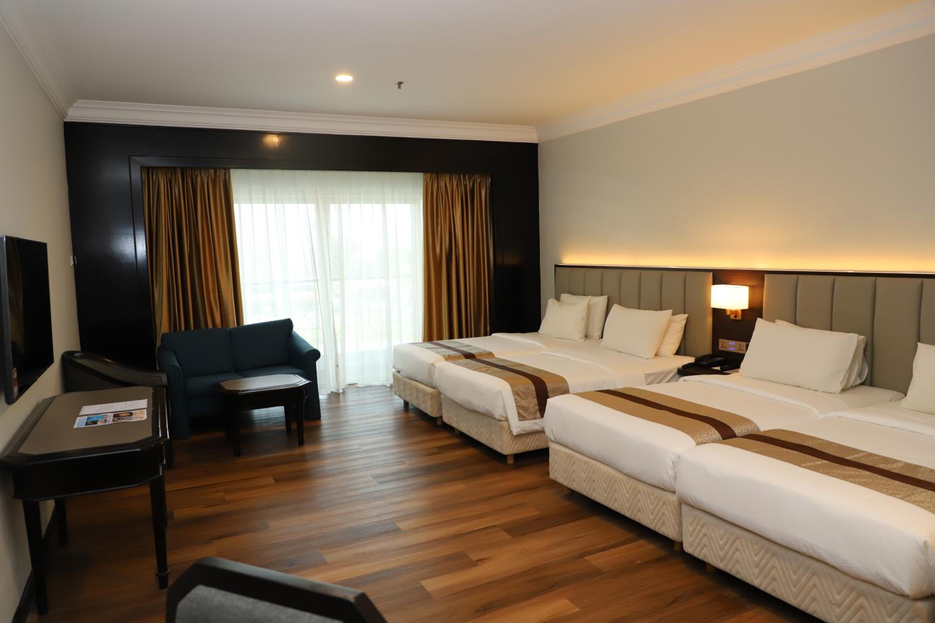 Deluxe Quadruple Room - Photo 7