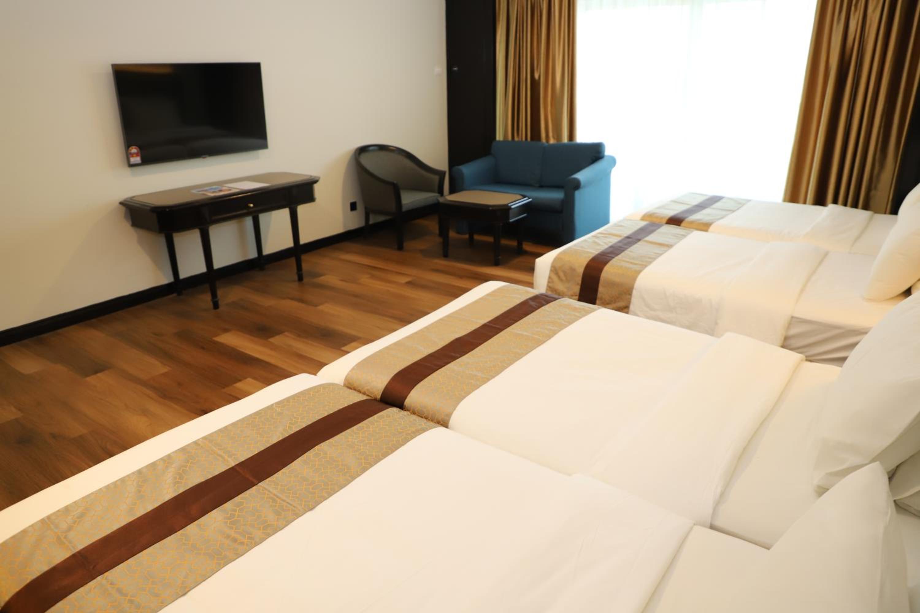 Deluxe Quadruple Room - Photo 6