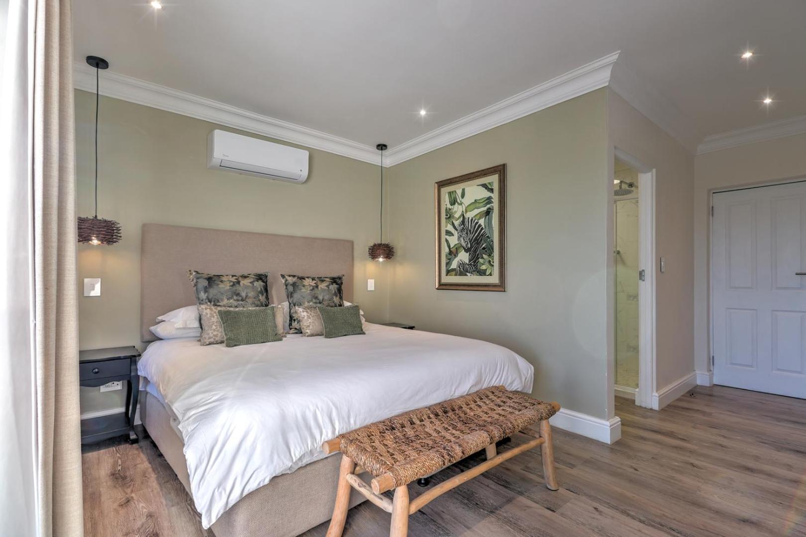 King Room Deluxe - Photo 2