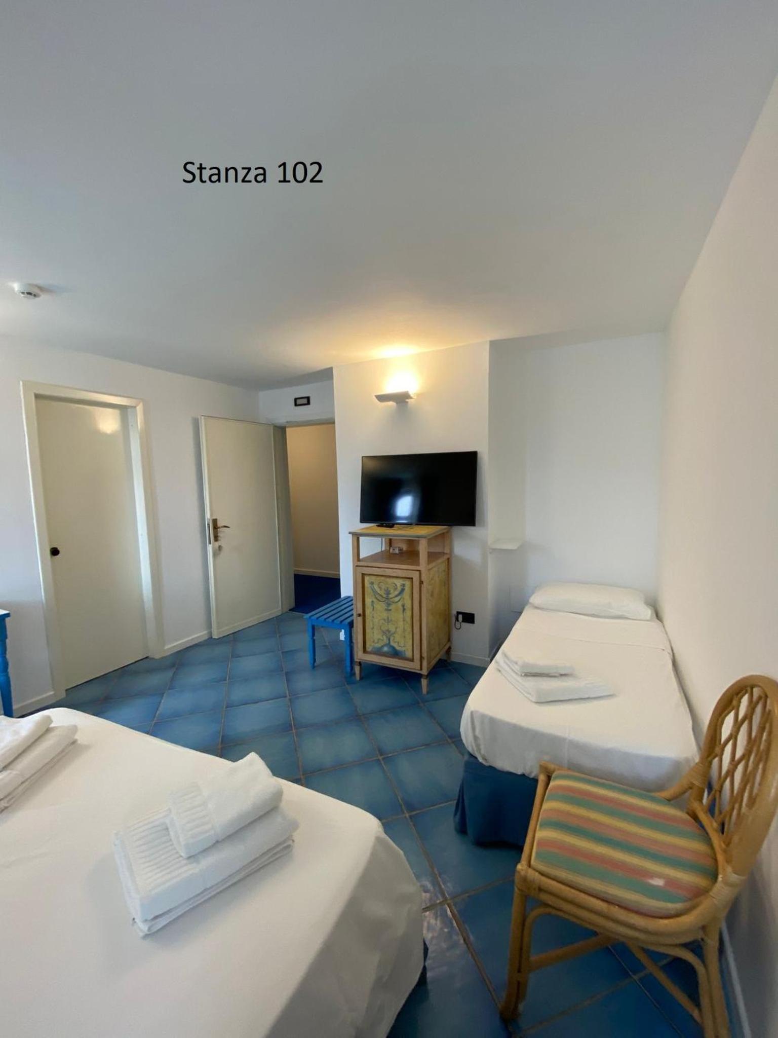 Triple Room with Pool View photo 2