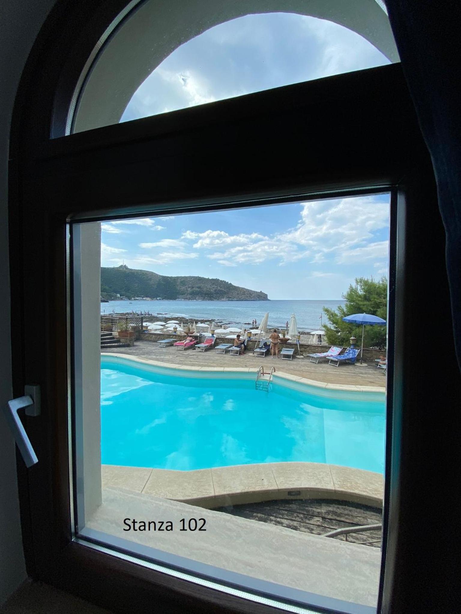 Triple Room with Pool View photo 3