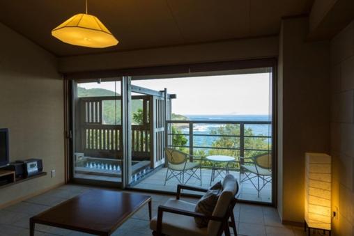Ocean Suite - Photo 4