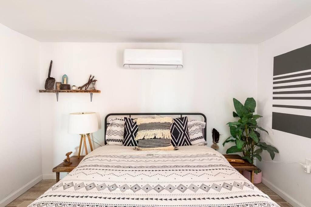 One-Bedroom House photo 1