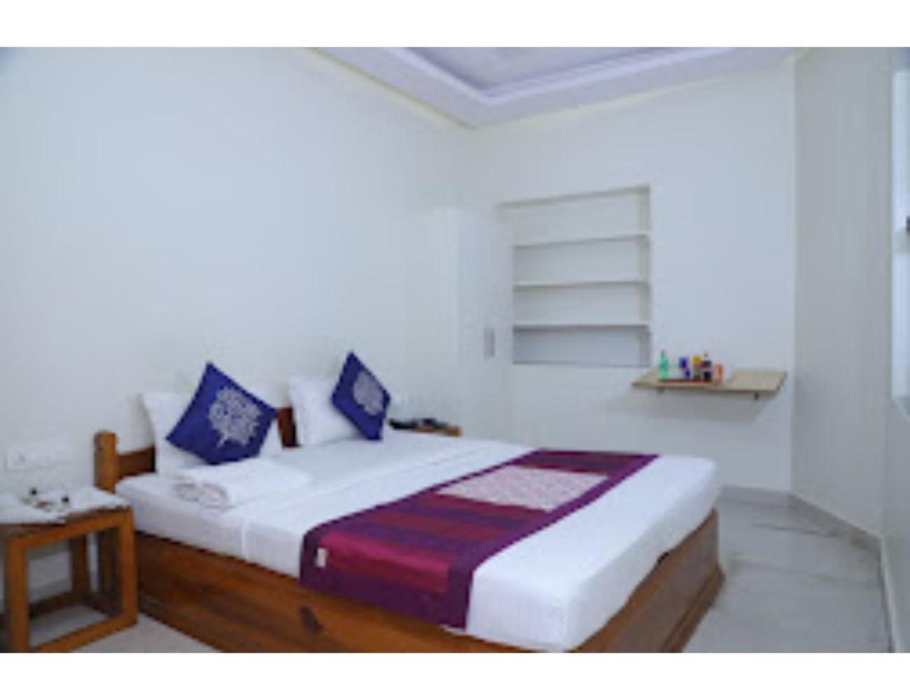Budget Double Room photo 3