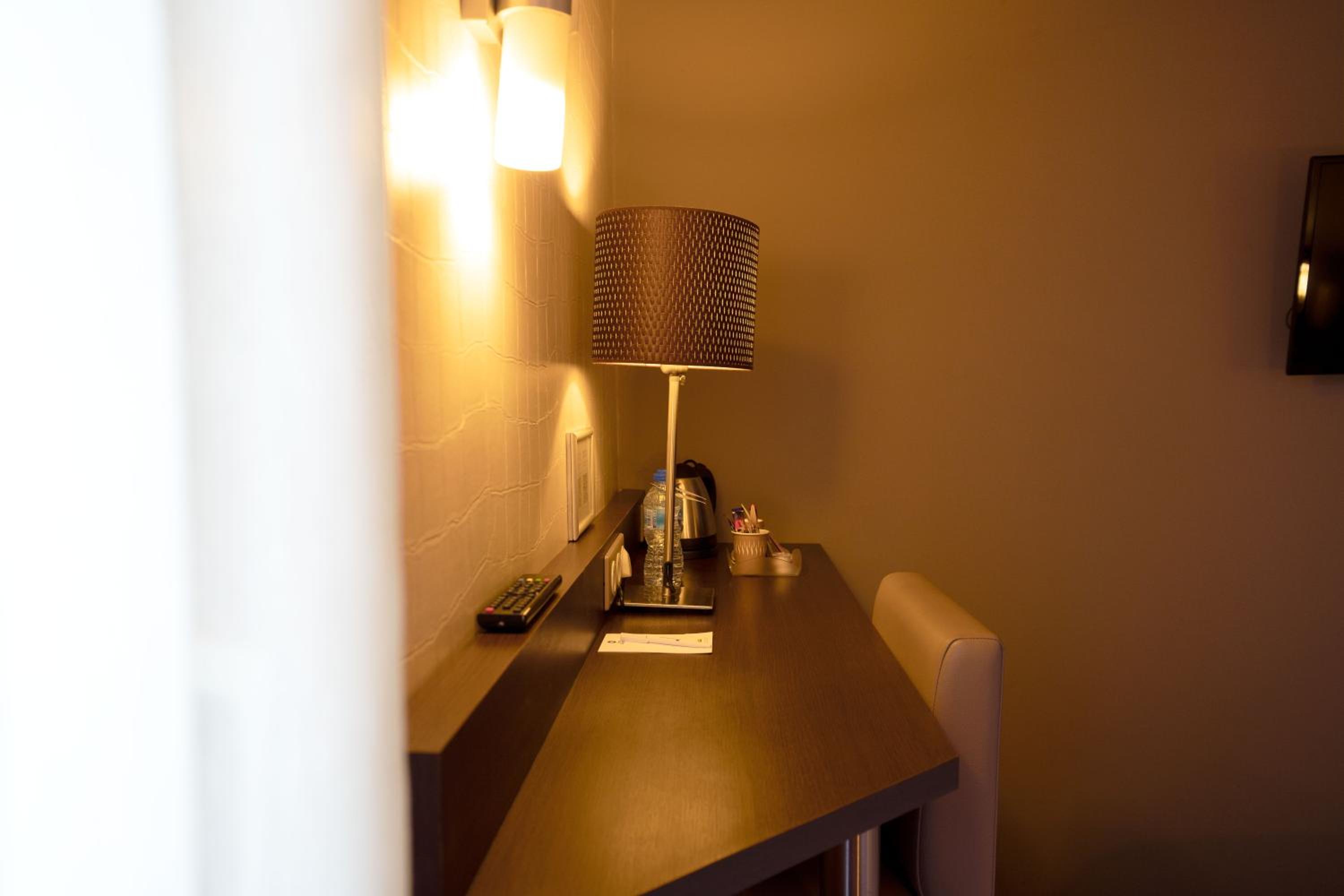 Queen Room photo 2