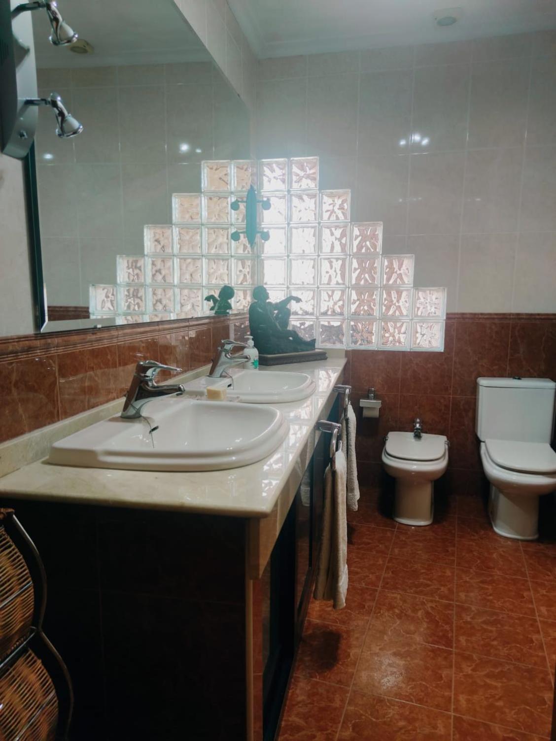 Four-Bedroom House photo 2