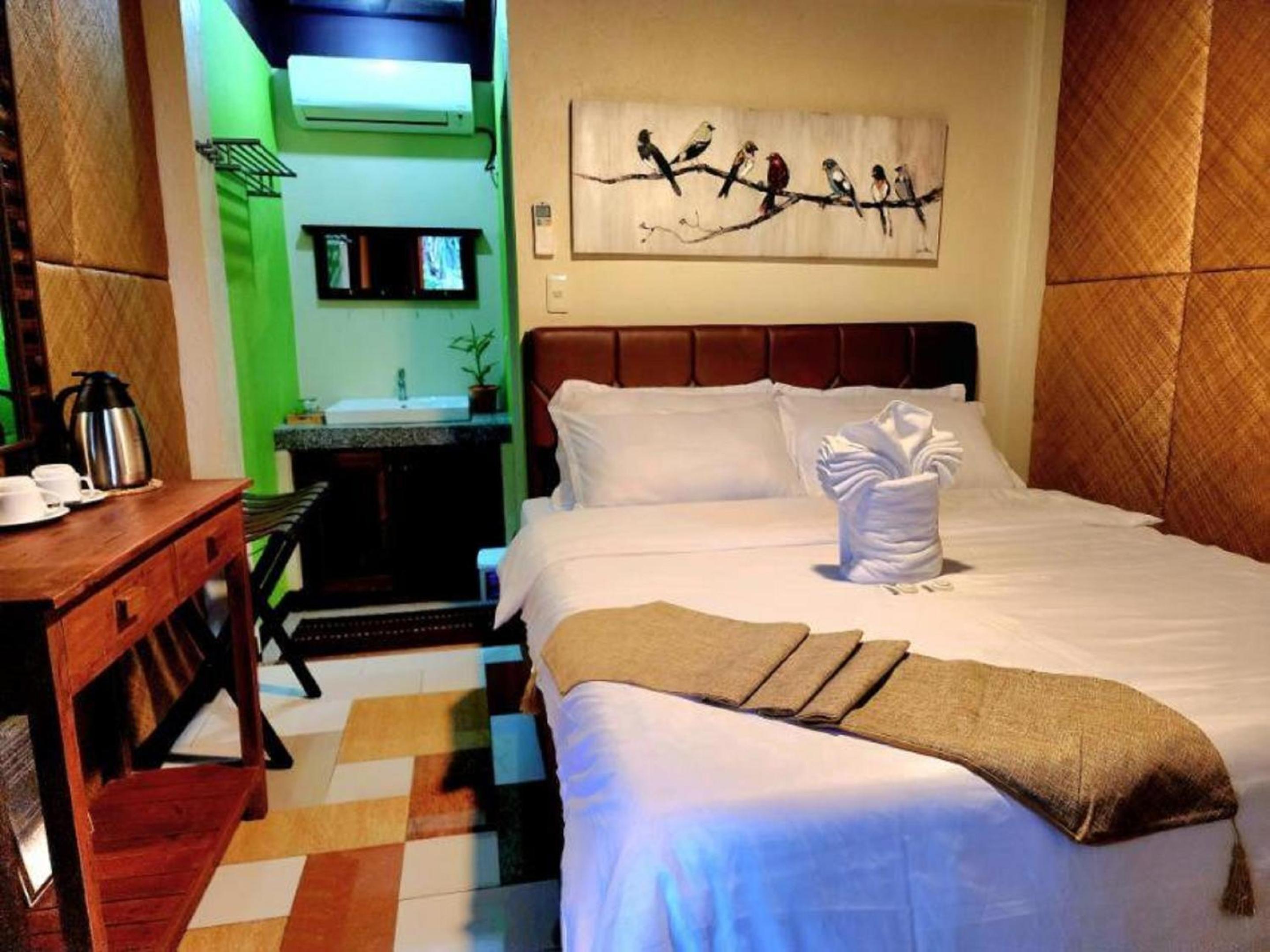 Deluxe Room - Photo 7