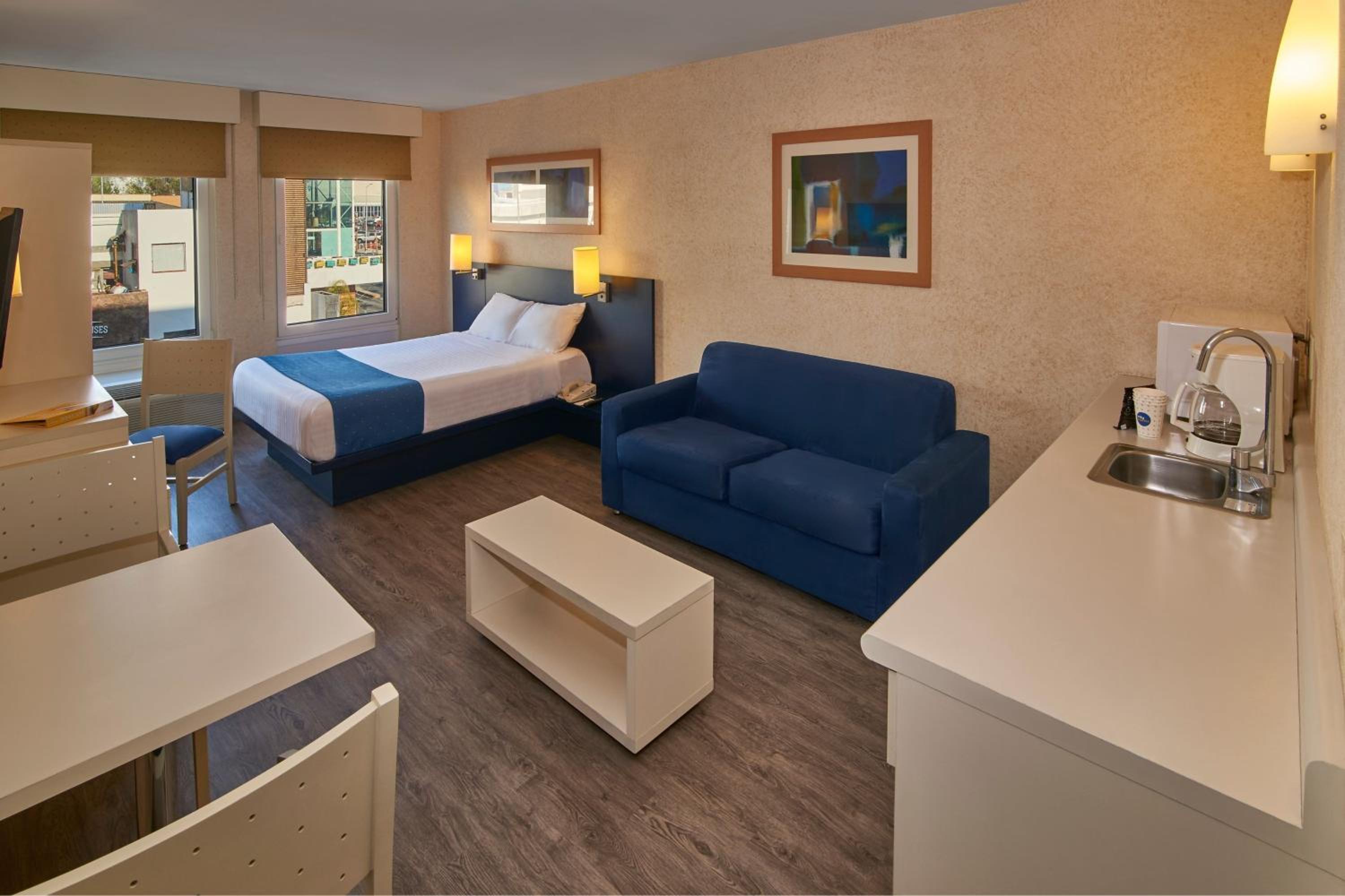Queen Suite with Sofa Bed - Photo 1
