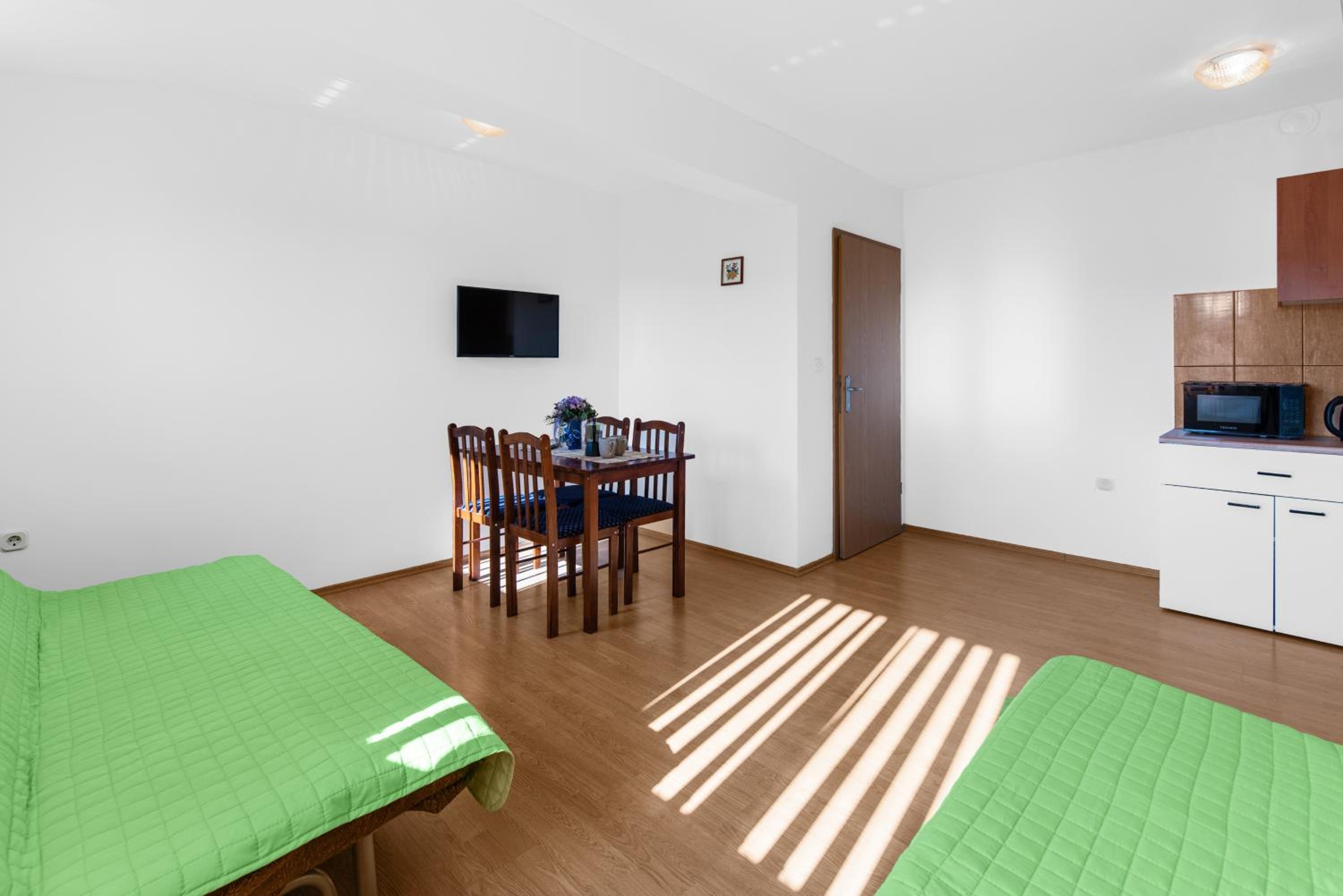 One-Bedroom Apartment photo 1