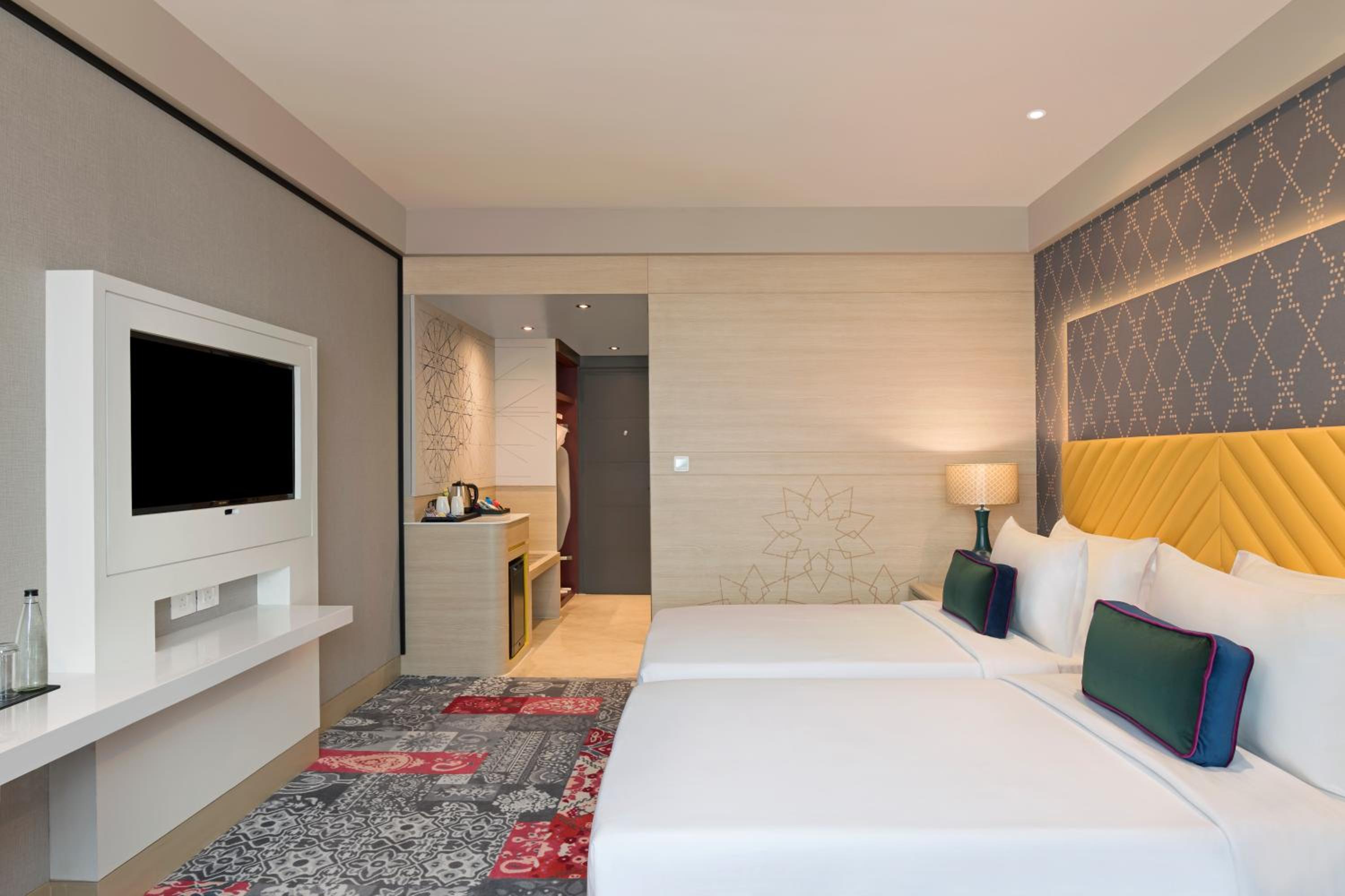 Superior Twin Room with 15% discount on food and beverage, spa and laundry | 1+1 IMFL Happy Hours from 6 to 8 pm - Photo 7