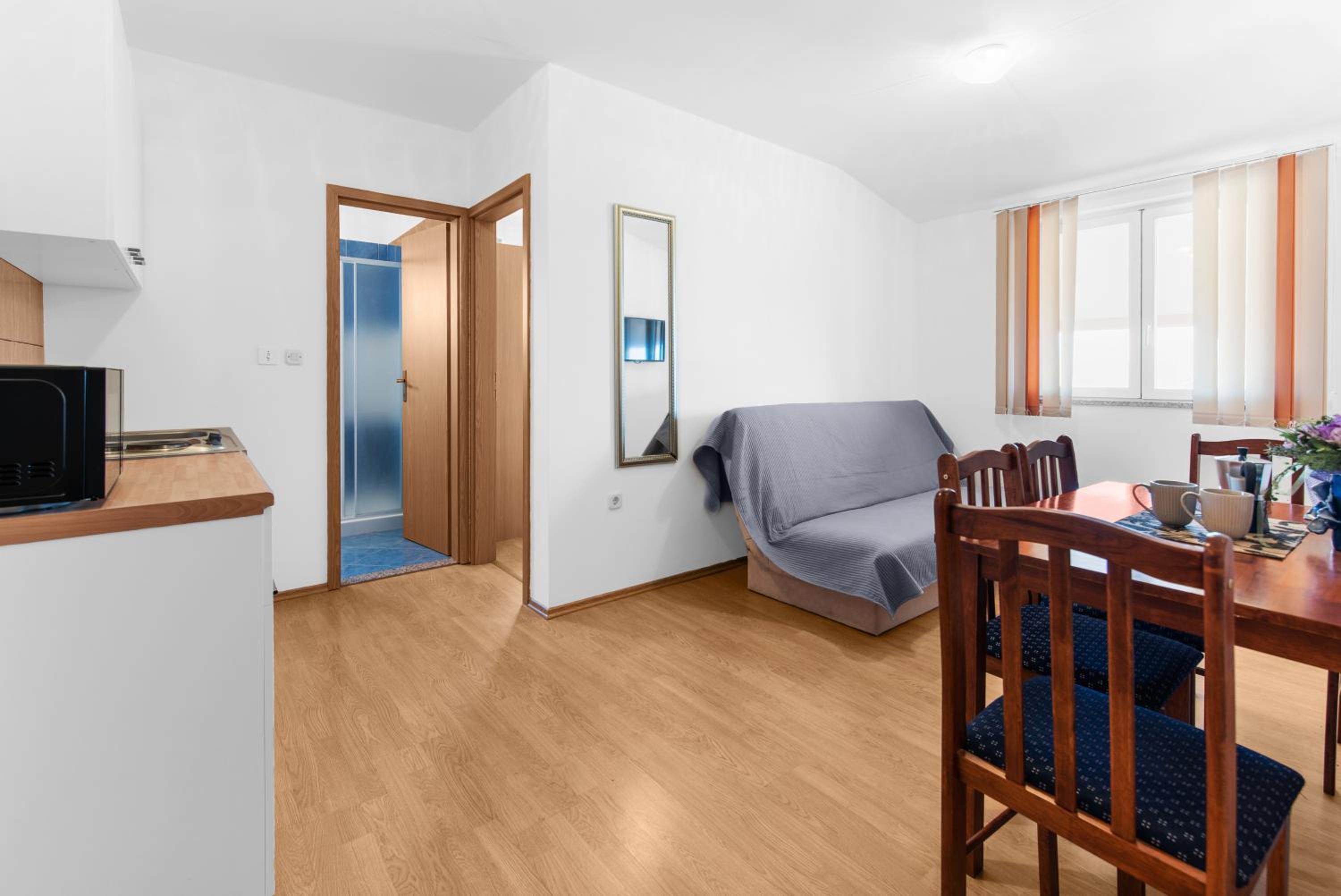 One-Bedroom Apartment photo 2