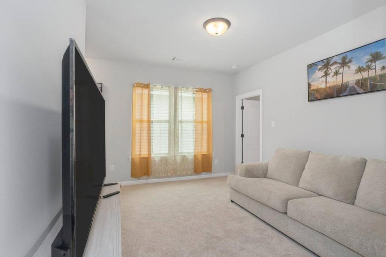 Three-Bedroom Townhouse photo 3