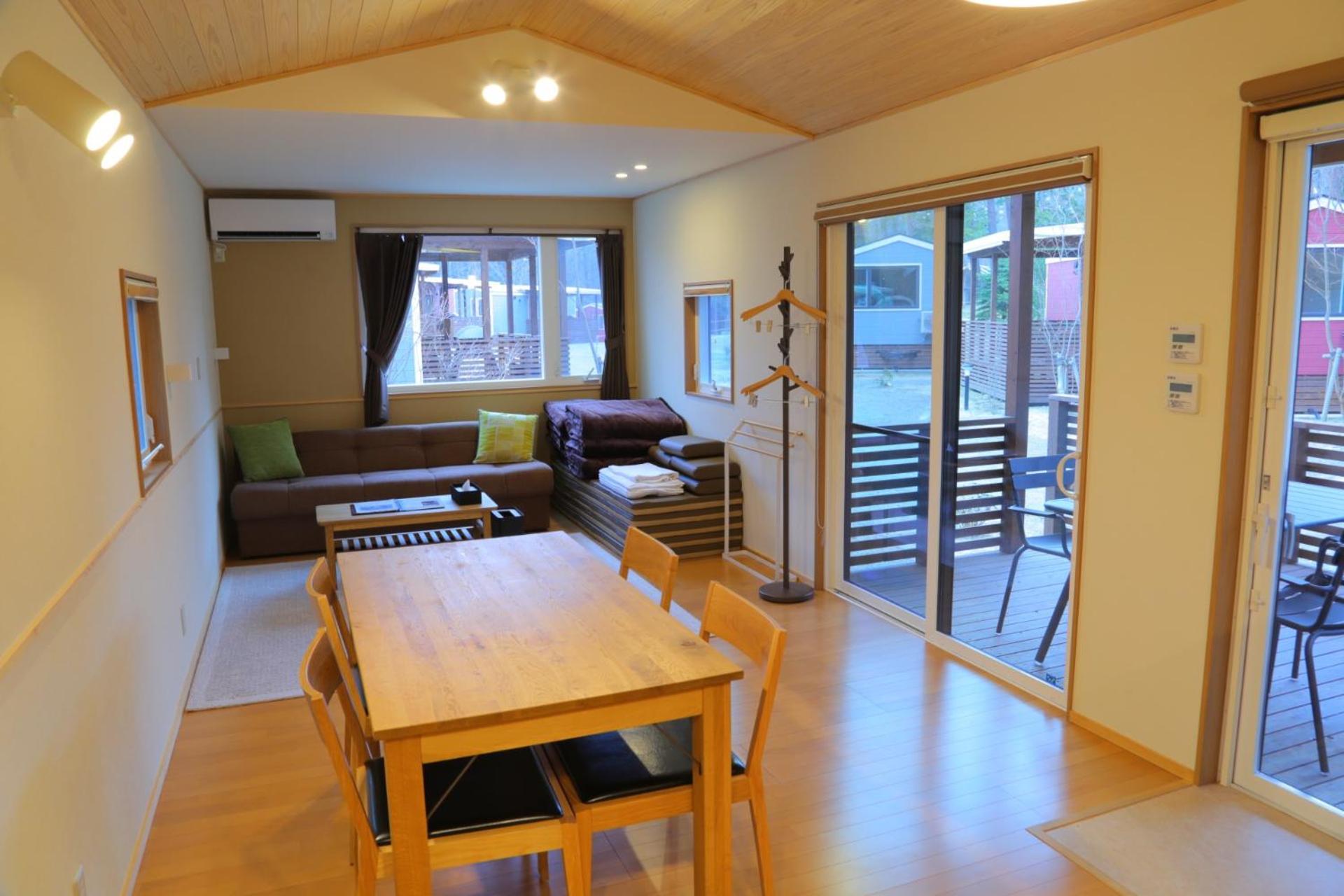 小屋 (6位成人)
