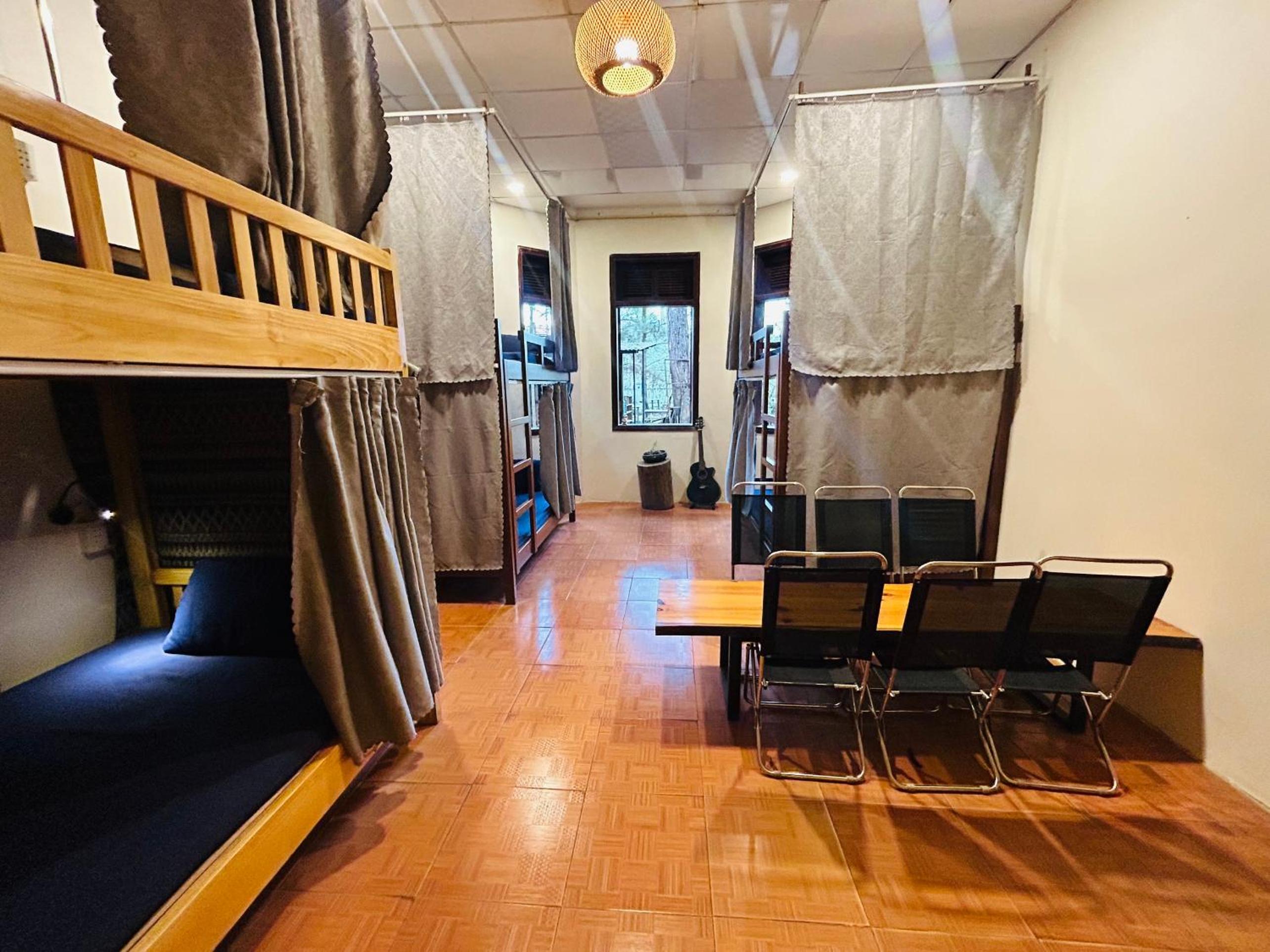 6-Bed Mixed Dormitory Room photo 2