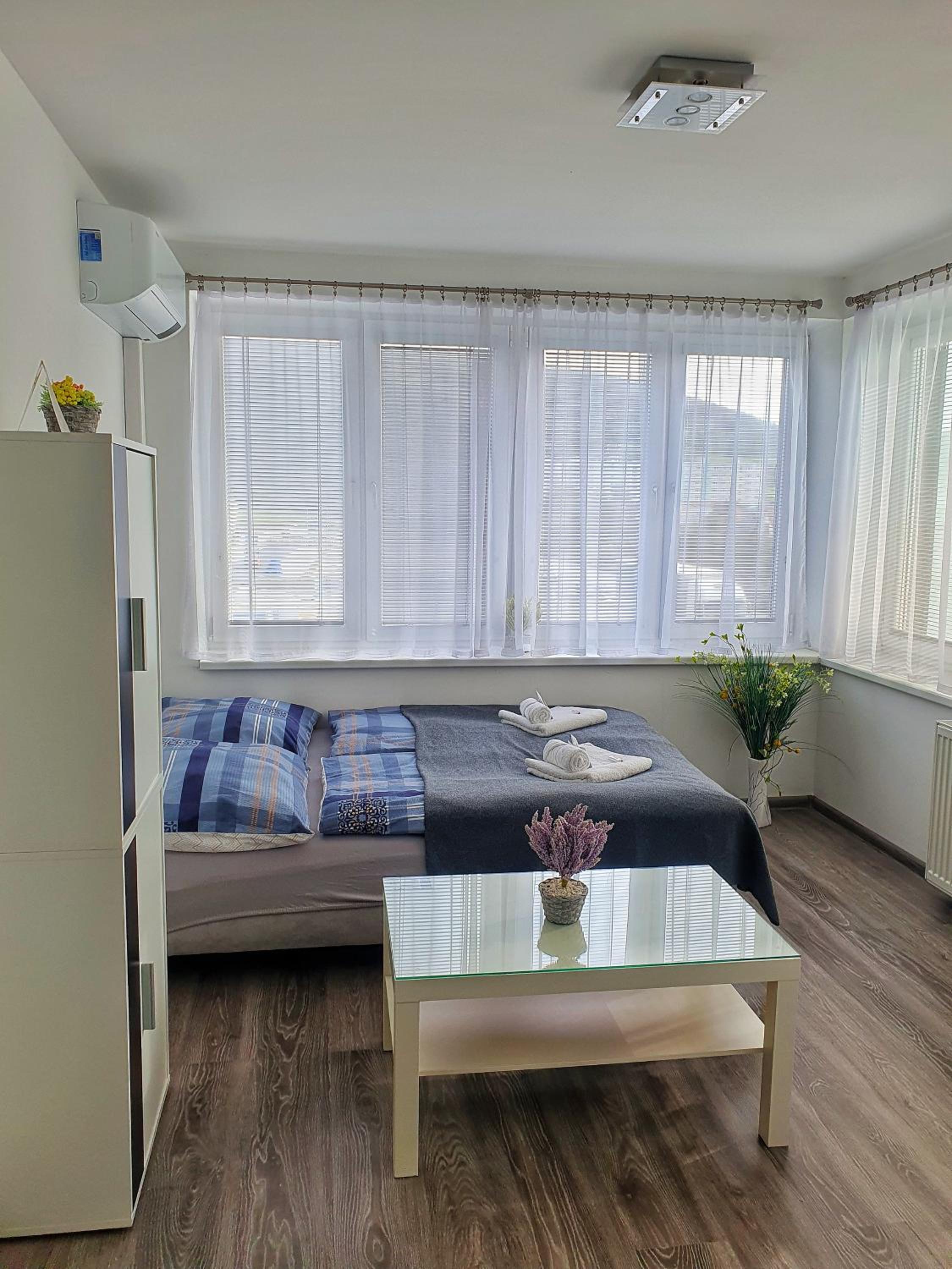 One-Bedroom Apartment - Photo 15