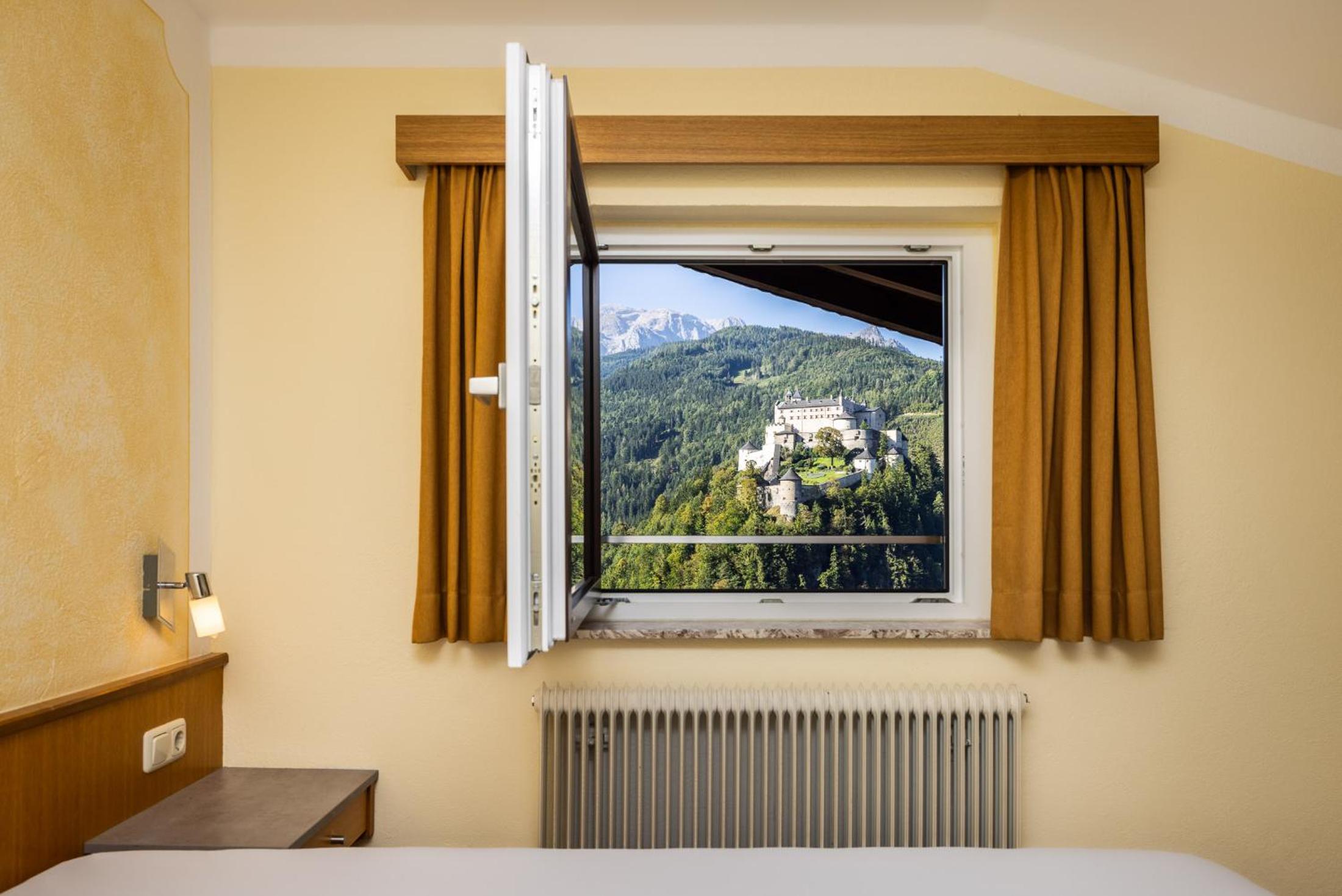 Budget Double Room 2nd Floor with Castle View photo 2