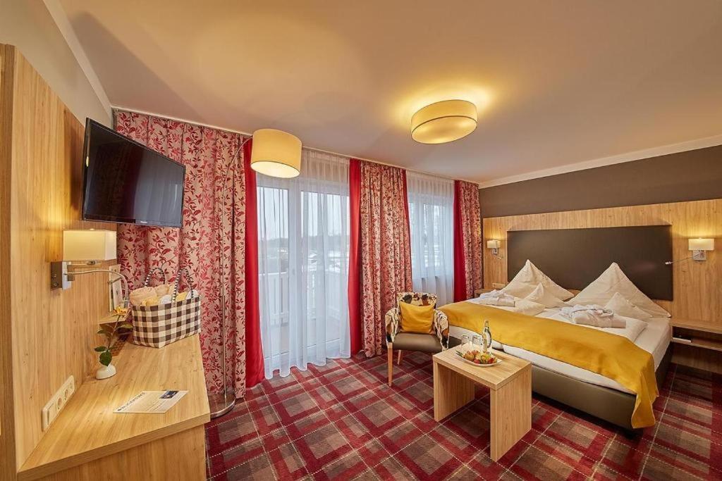 Deluxe Double or Twin Room with Balcony photo 3