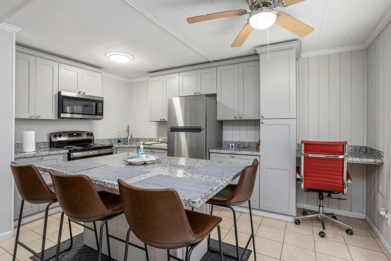 Apartment photo 2