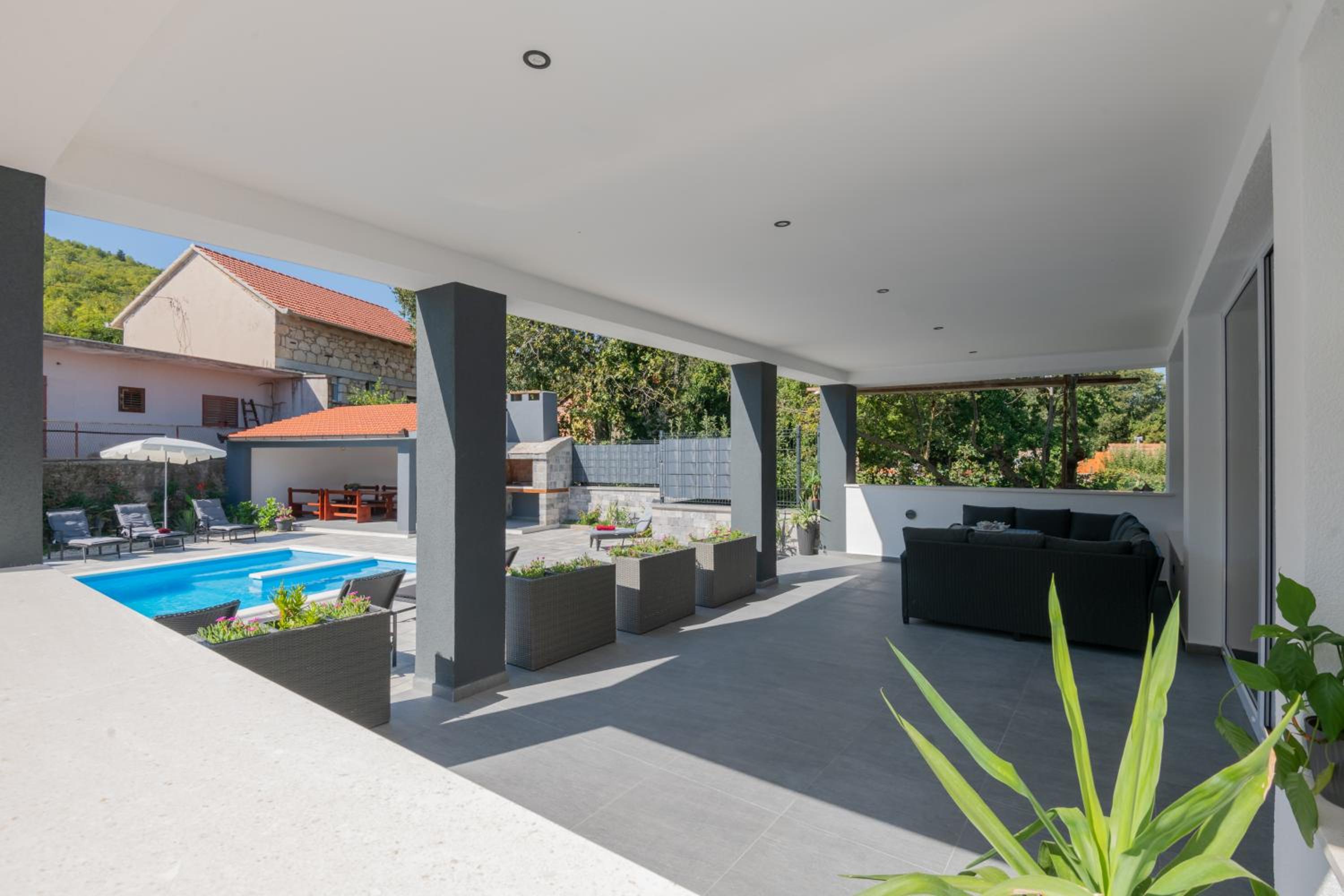 Villa photo 2