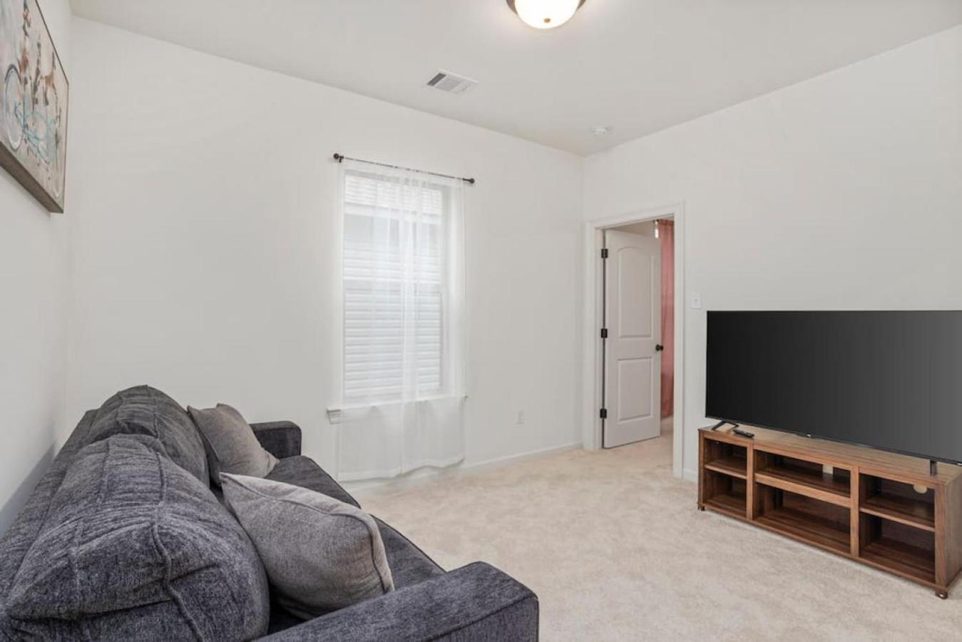 Three-Bedroom Townhouse photo 3