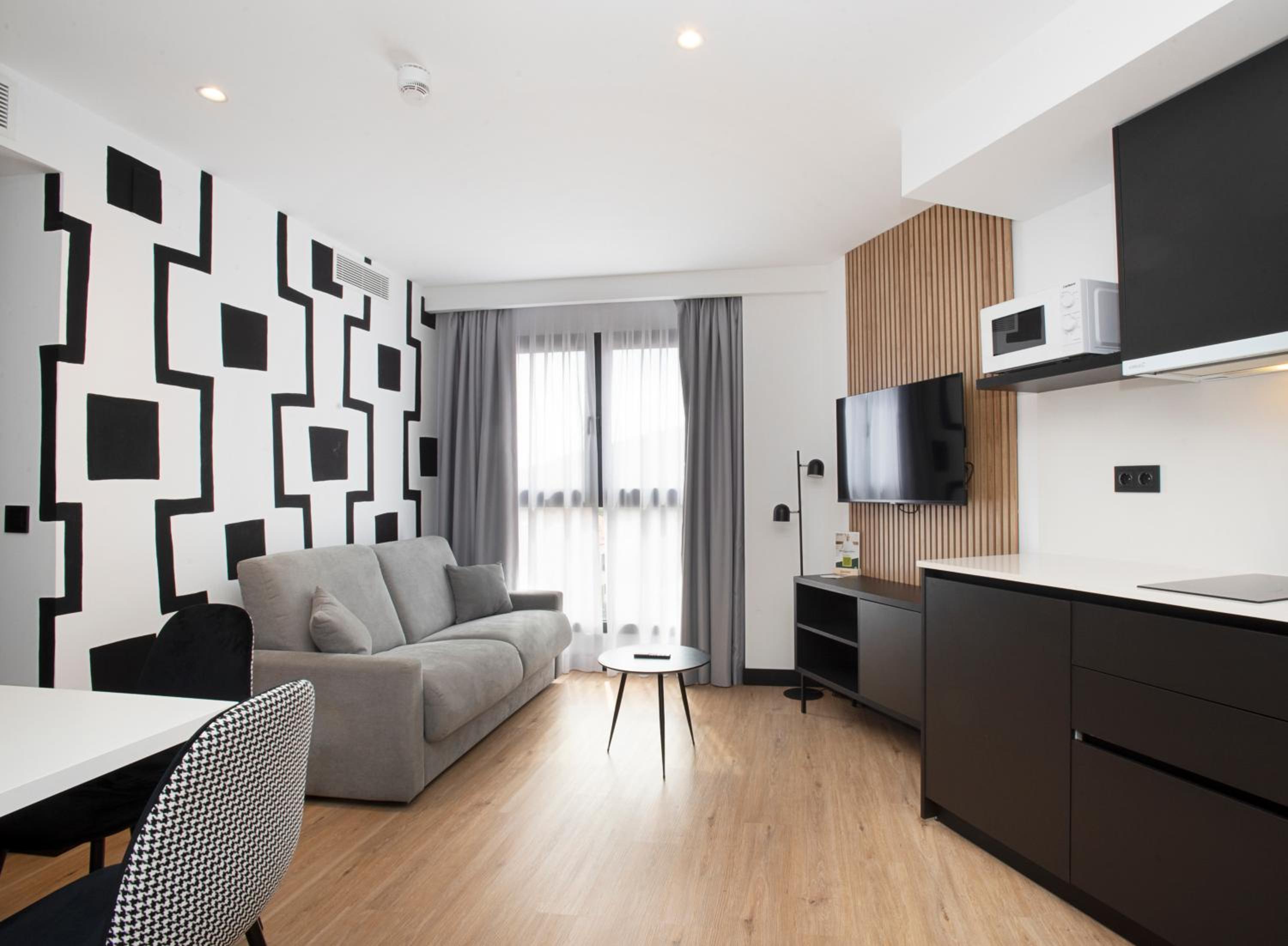 Suite - Photo 6