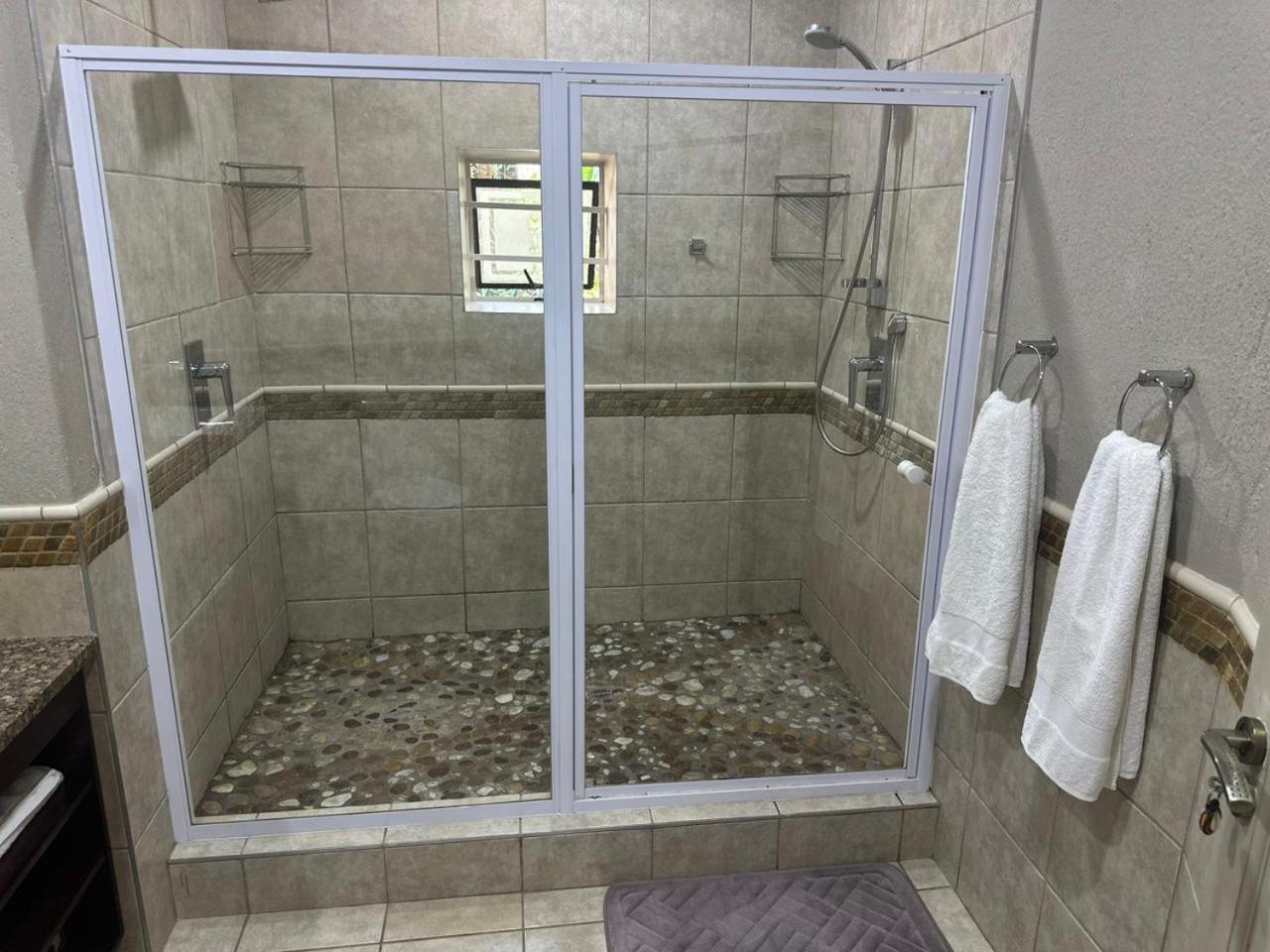 Deluxe Double Room with Shower photo 2