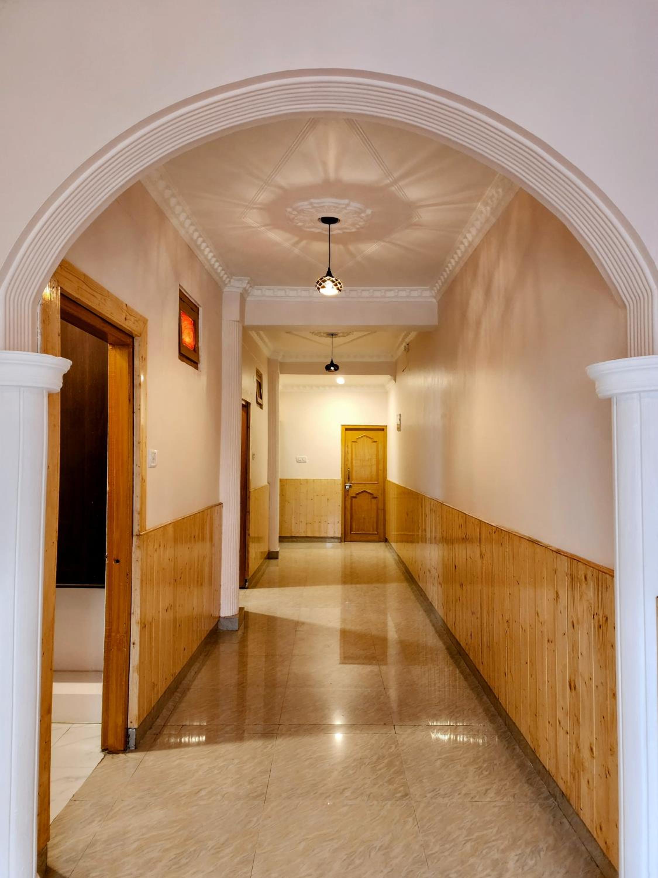 Three-Bedroom Apartment with Mountain View photo 2