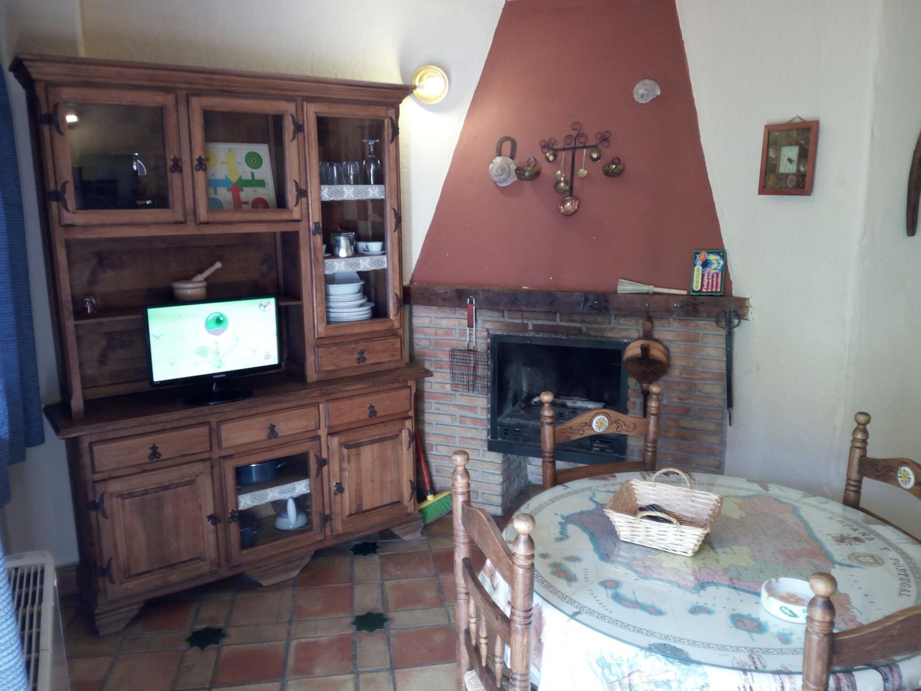 Apartment with Mountain View - Photo 6