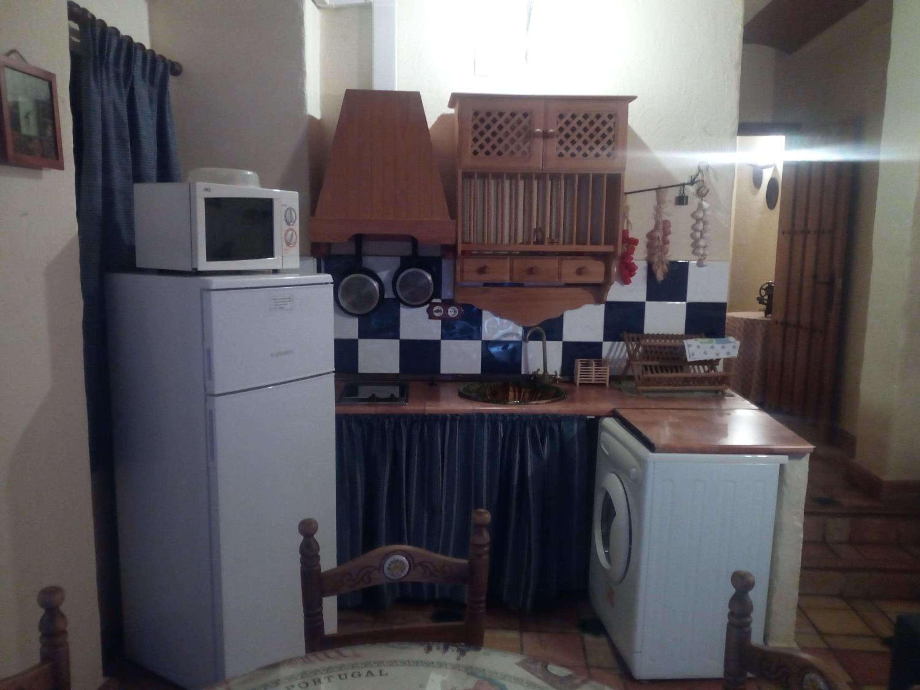 Apartment with Mountain View - Photo 5