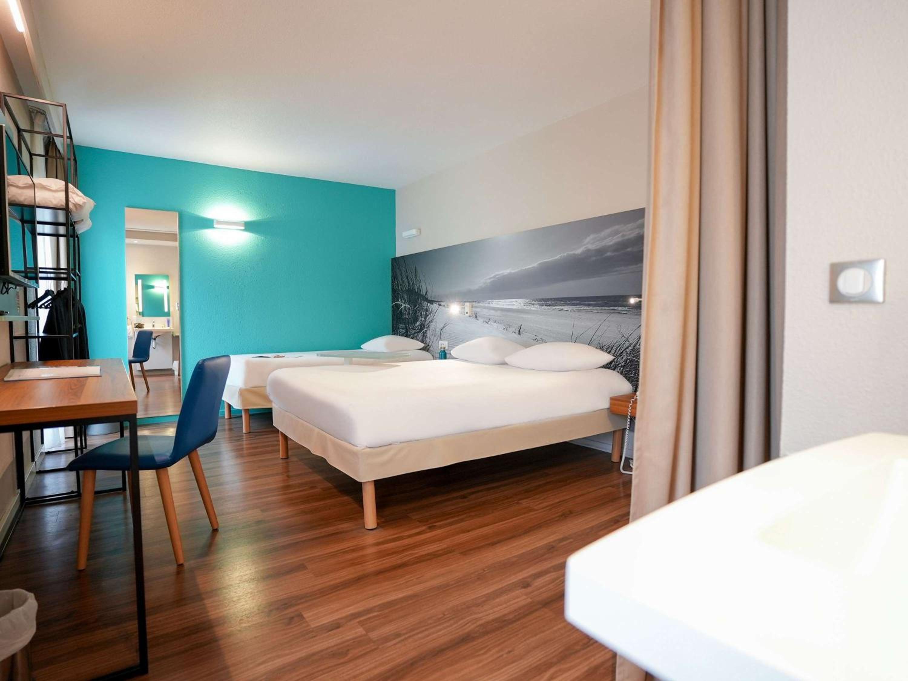 Standard Room with One Double Bed and One Single Bed - Photo 1