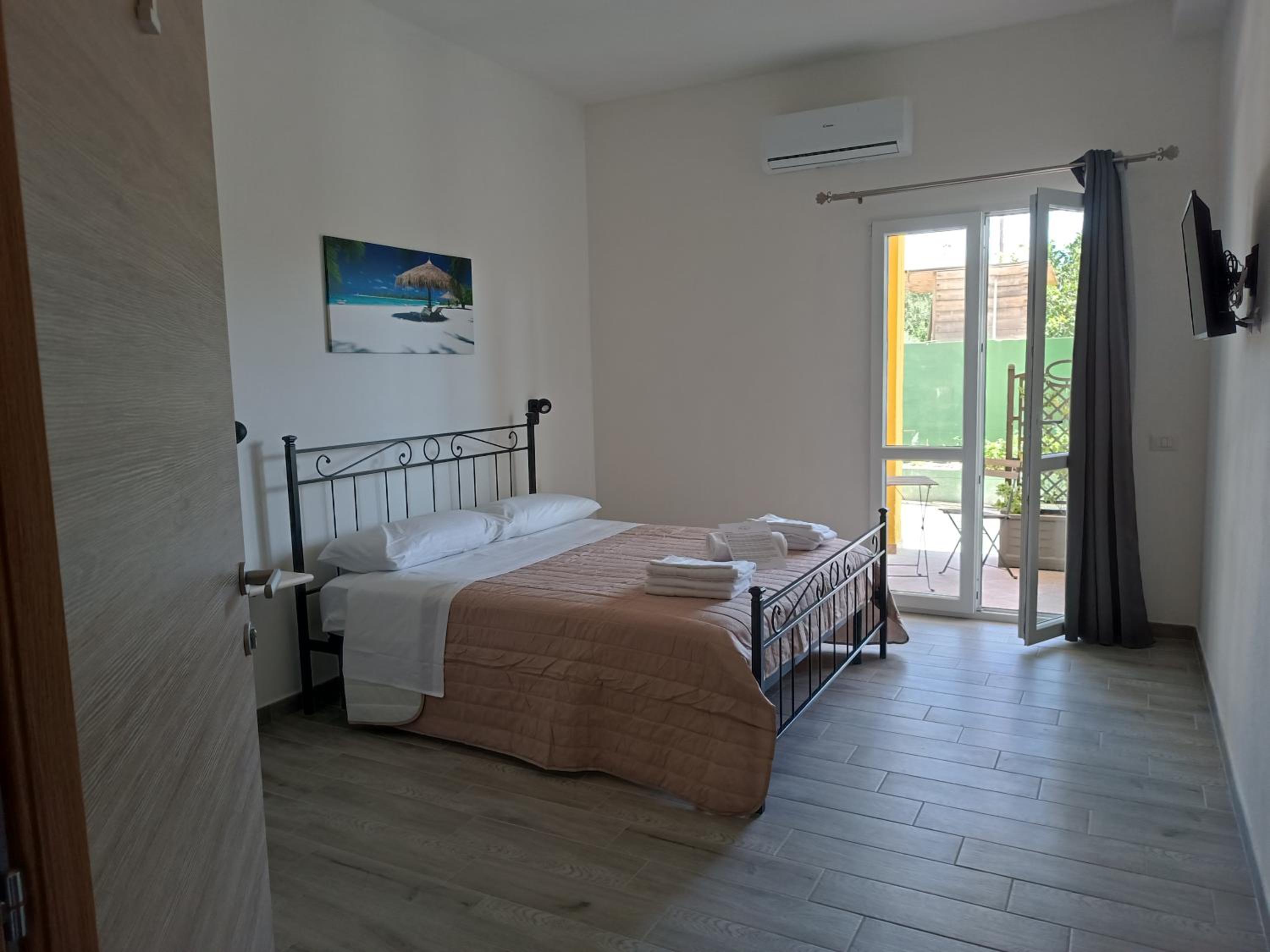 Large Double Room photo 1