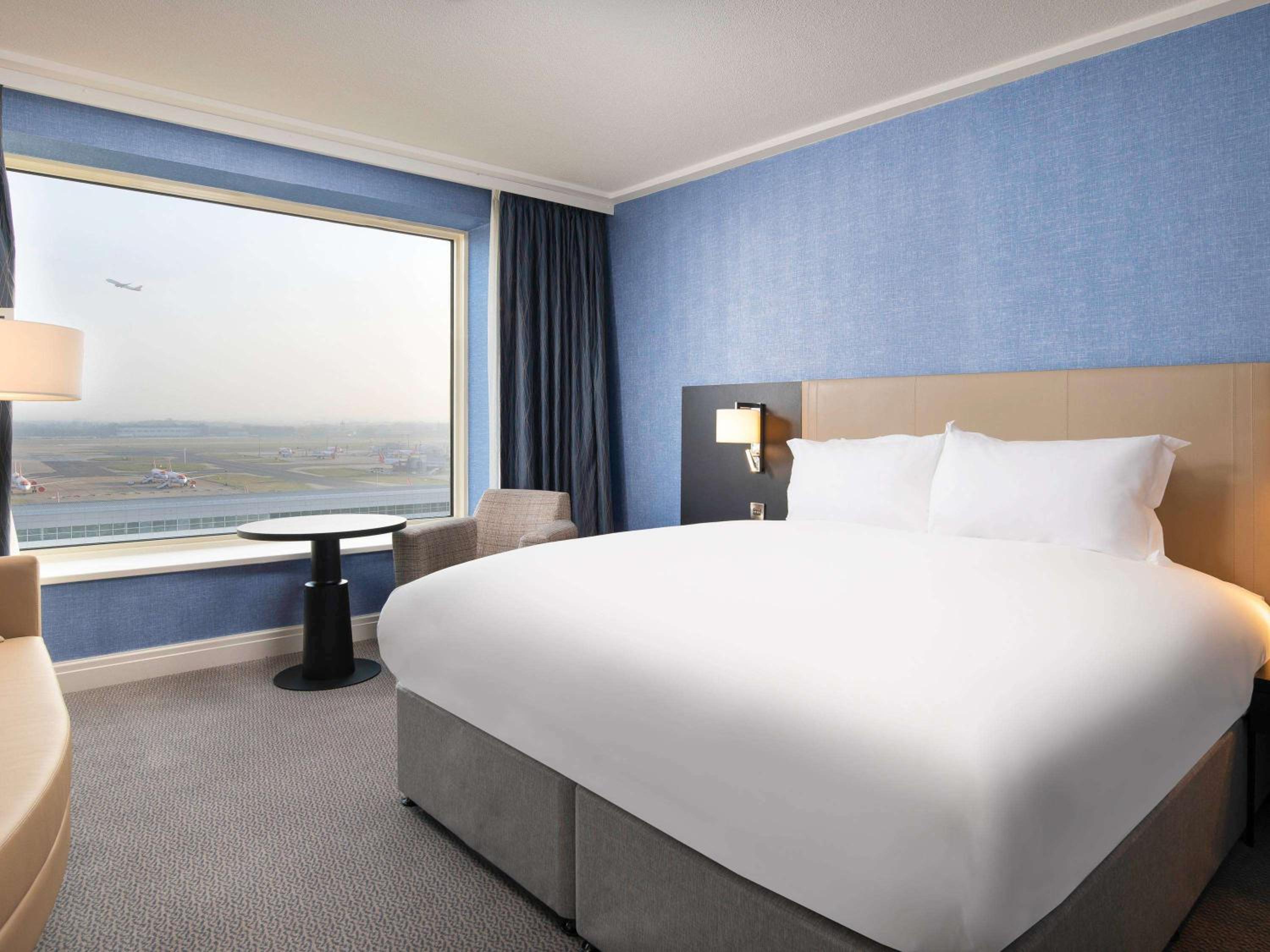 Luxury Double Room with Runway View