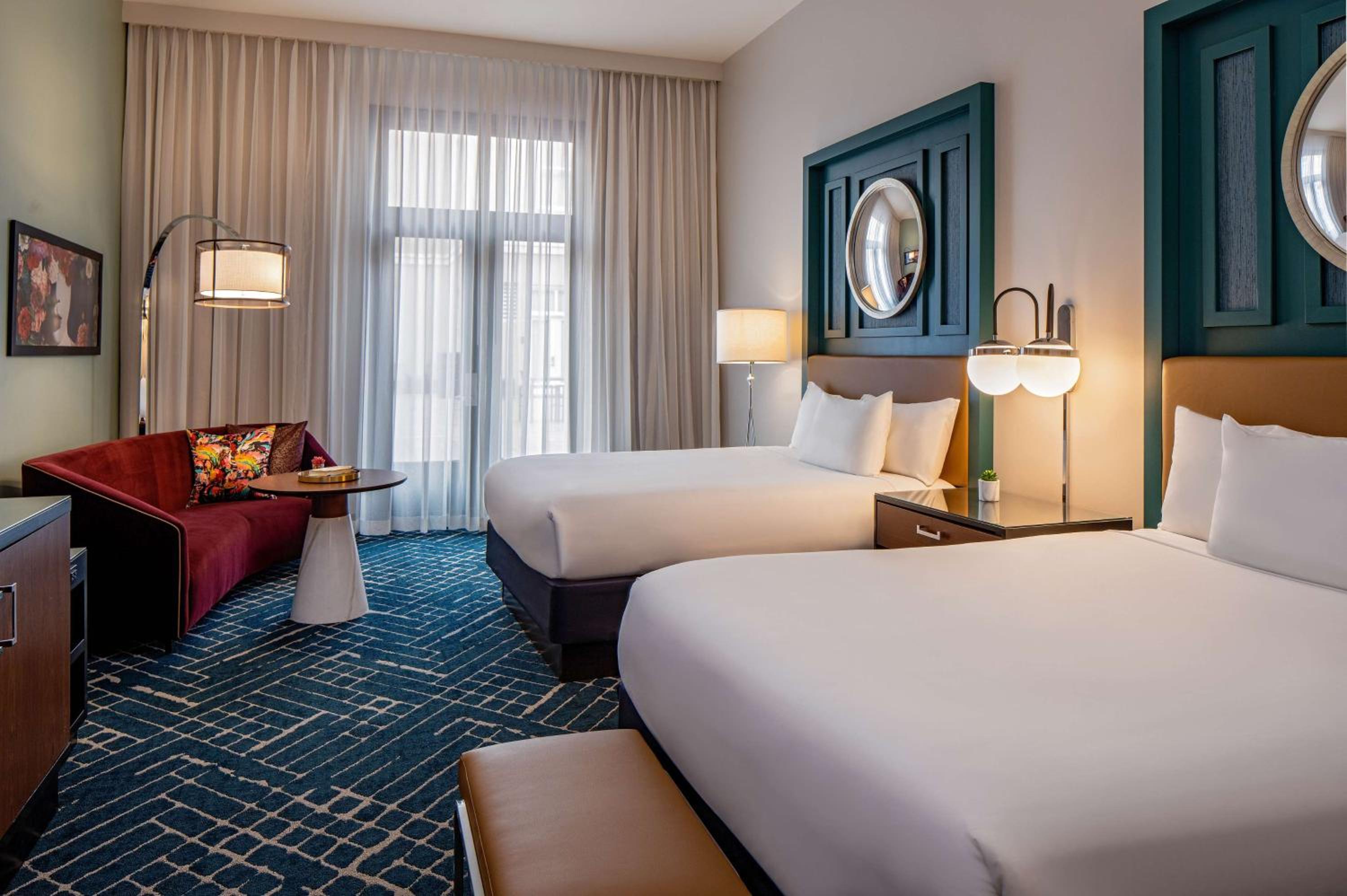Queen Room with Two Queen Beds - Photo 4